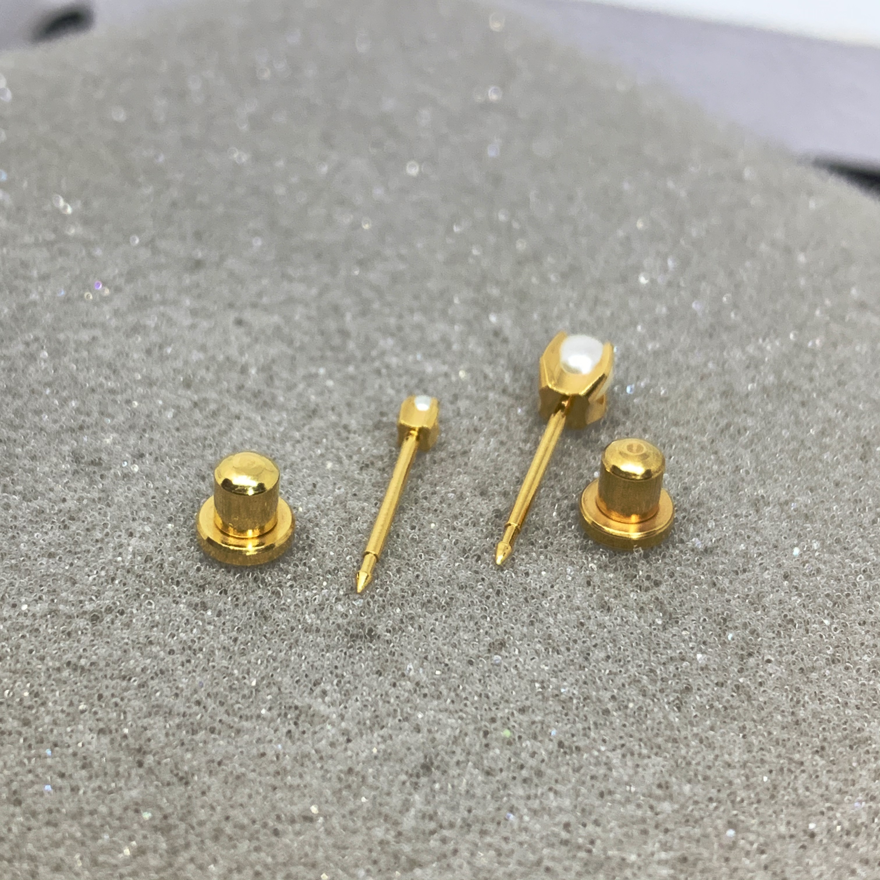 (สำหรับเจาะ)แป้นหมวก มุกก้านสีทอง Prong แพคเกจปลอดเชื้อ ปลอดภัย100%