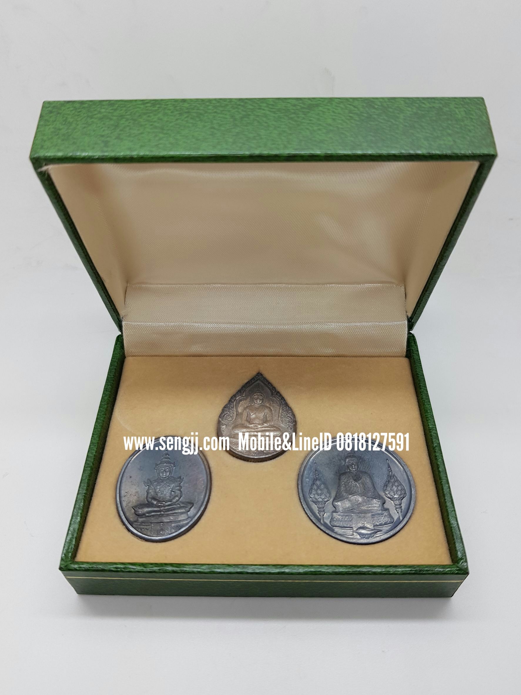 เหรียญเงินพระแก้วมรกต 3 ฤดู ร้อน-ฝน-หนาว พระราชศรัทธา