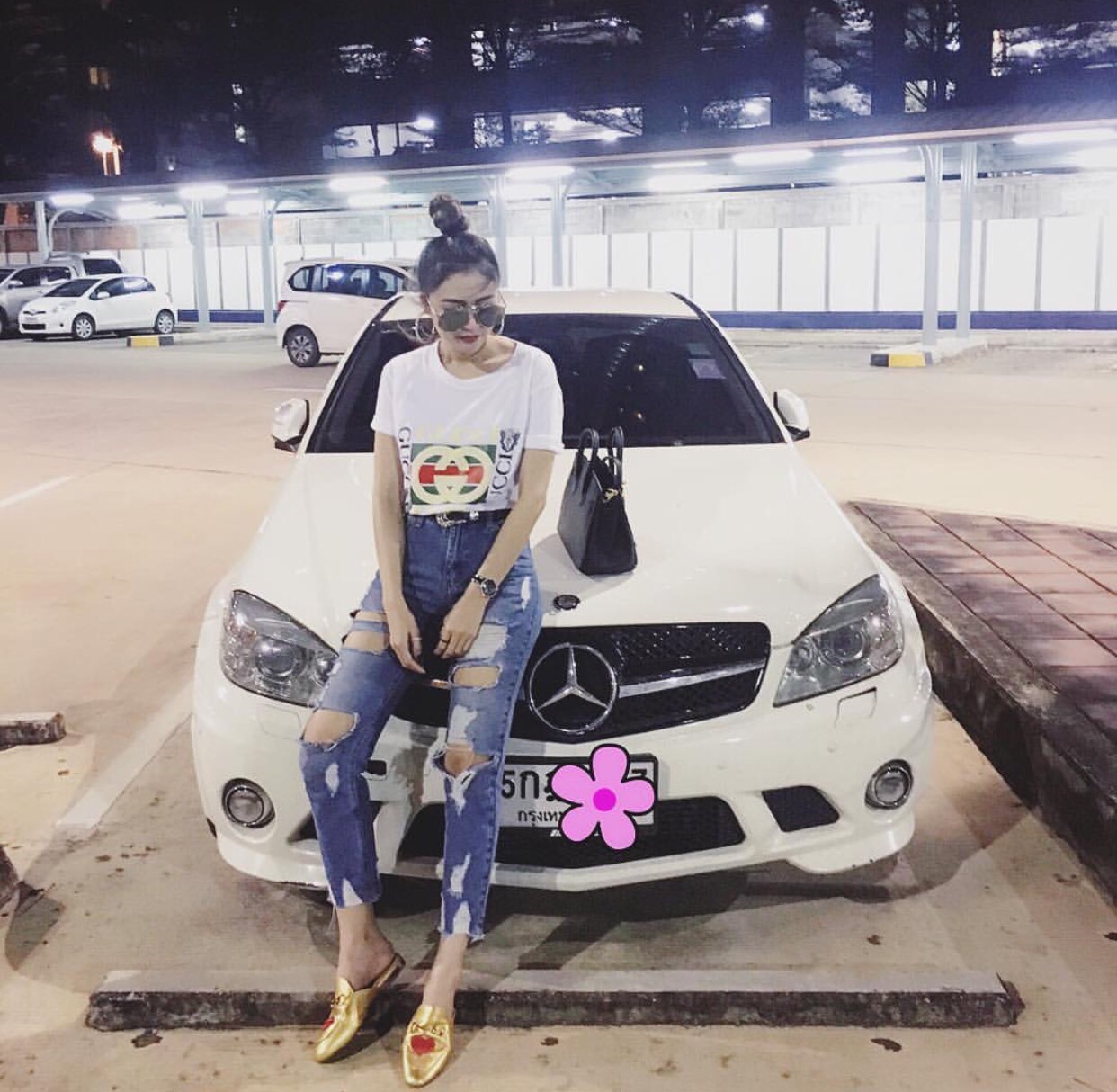 เสื้อยืดลายกุชชี่ แบบคุณดิว คุณพิมพ์ดาว คุณพลอย ใส่ เข่ามาแล้วนะคะ สีและบล๊อคพิมพ์เหมือนshop ลายนี้hit สุดๆ ของแท้เกือบสองหมื่นนะคะ แมตกับยีนส์สั้นยาว ใสๆวัยรุ่นชอบ งานN signature