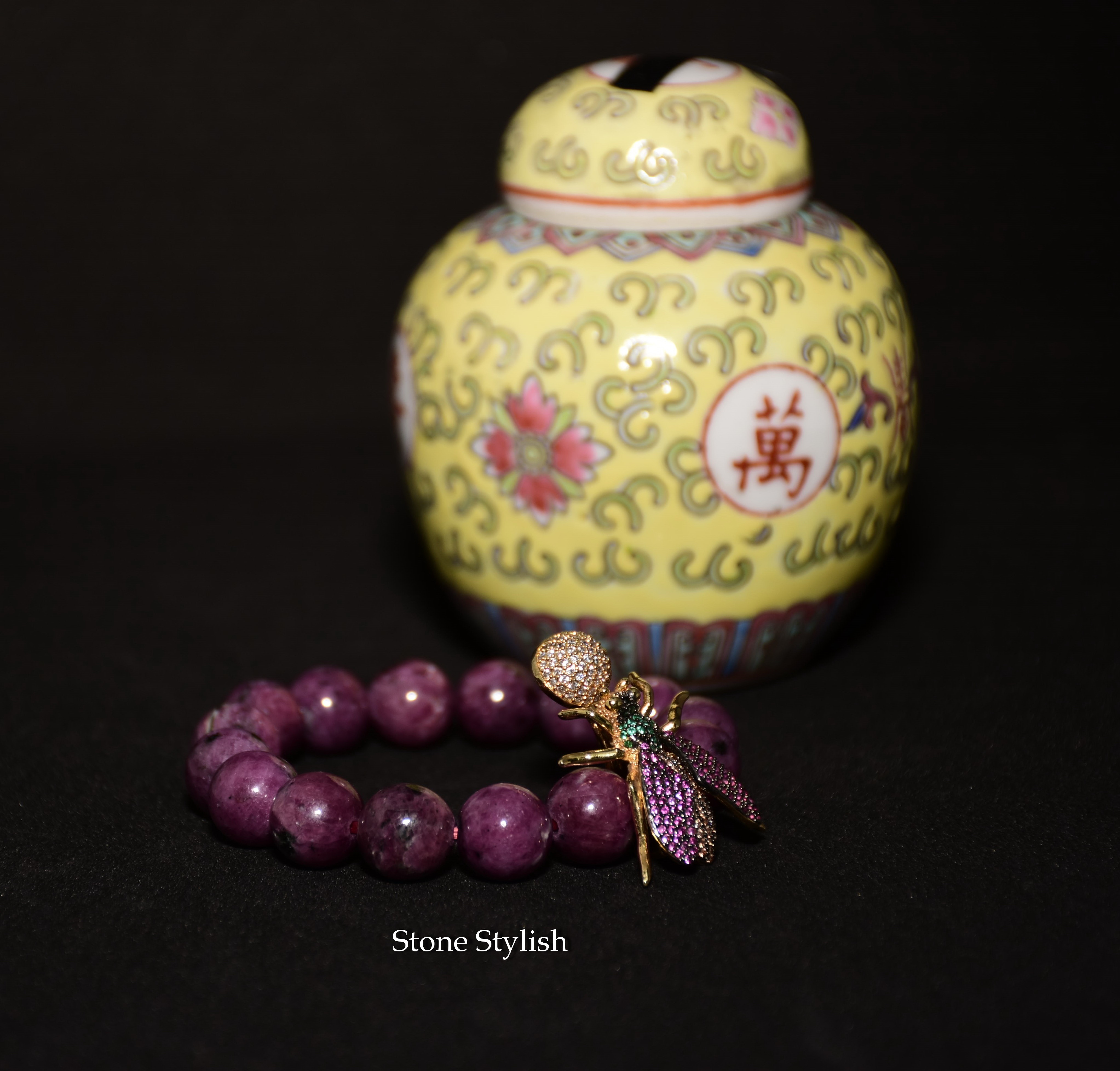 สร้อยข้อมือ ทับทิมพม่า (Ruby Stone) ขนาด 11 มิล + จี้คริสตัลรูปแมลง