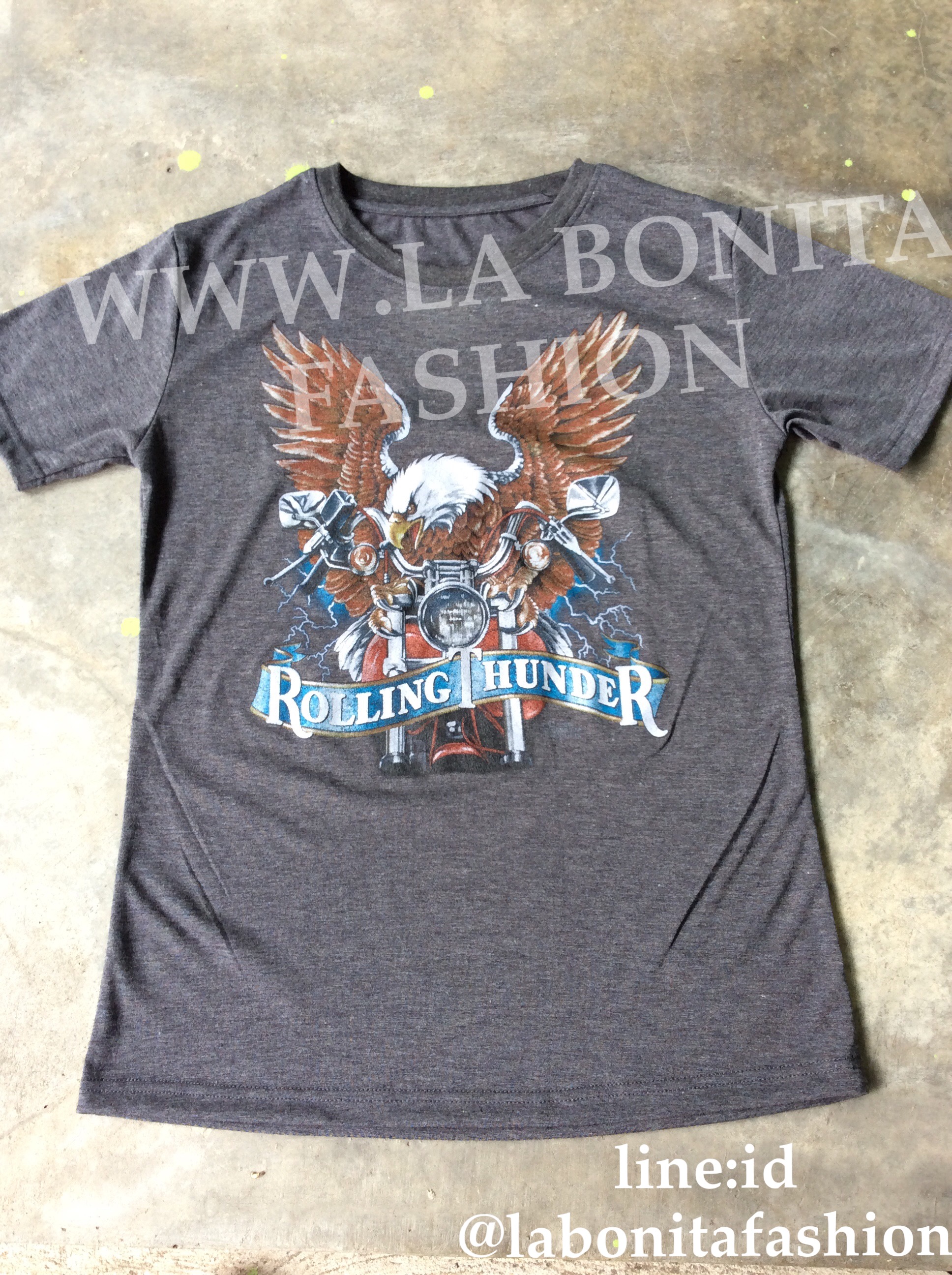 เสื้อยืดผ้านุ่มเนื้อดี พร้อมสกรีนลายสไตล์วินเทจ สกรีนลาย สวย เท่ห์ ลายนกอินทรีขับชอปเปอร์ ตัวหนังสือ Rolling Thunder