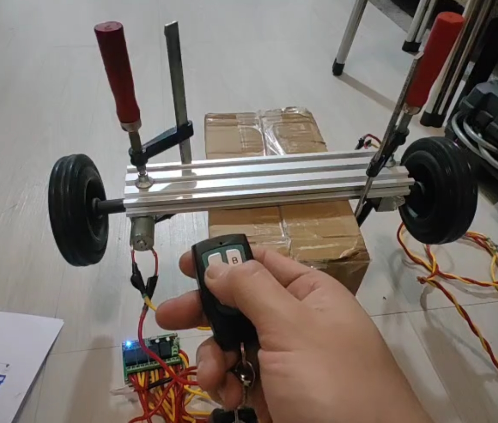 EA11 วงจรรีโมท 12V 4CH สำหรับ DIY ควบคุมประตู มอเตอร์ หลอดไฟ ระยะไกล