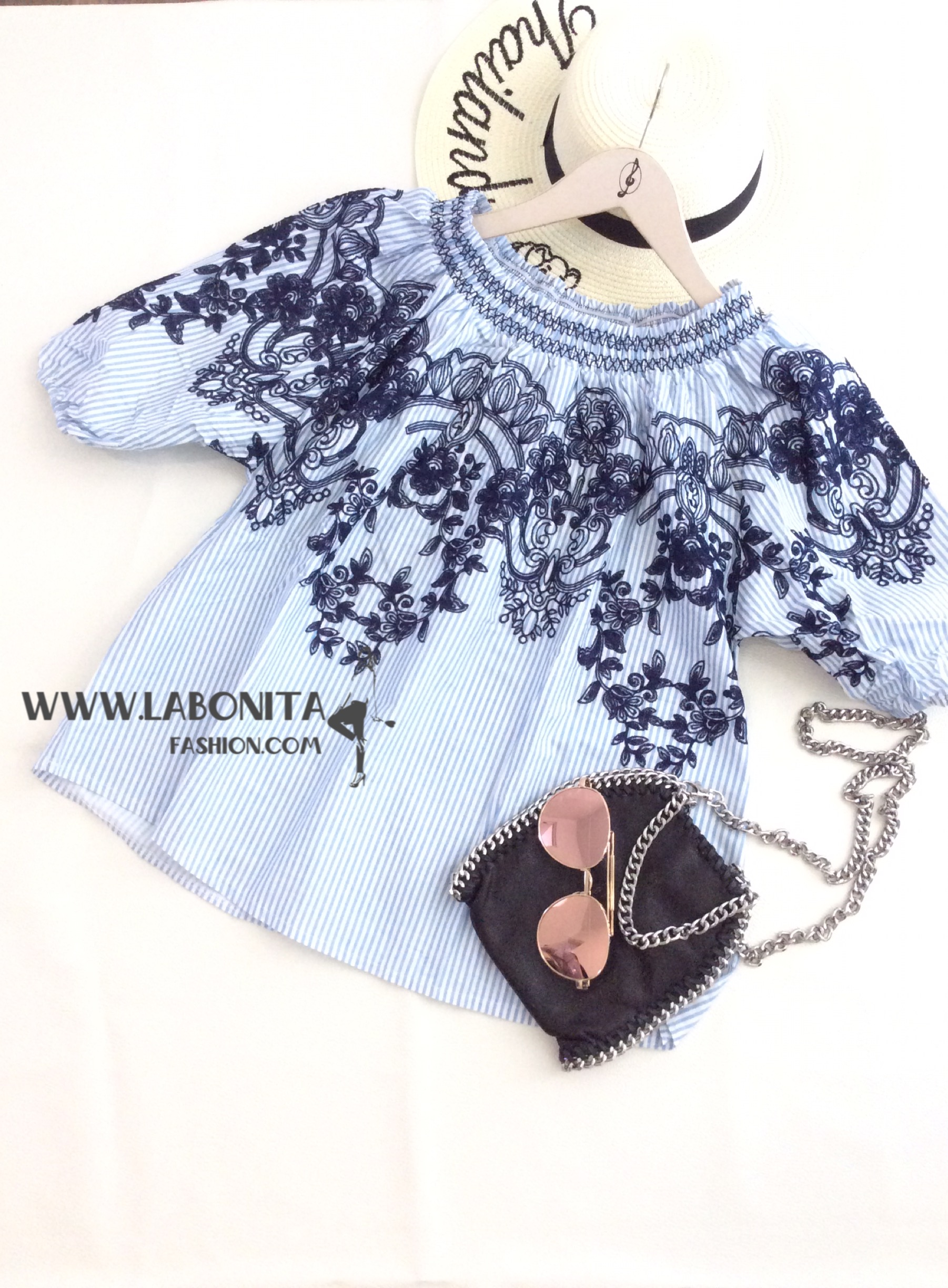 เสื้อสม็อค เสื้อแฟชั่นเกาหลีทรงน่ารัก ปักลายดอกไม้ ใส่เปิดไหล่ก็สวย