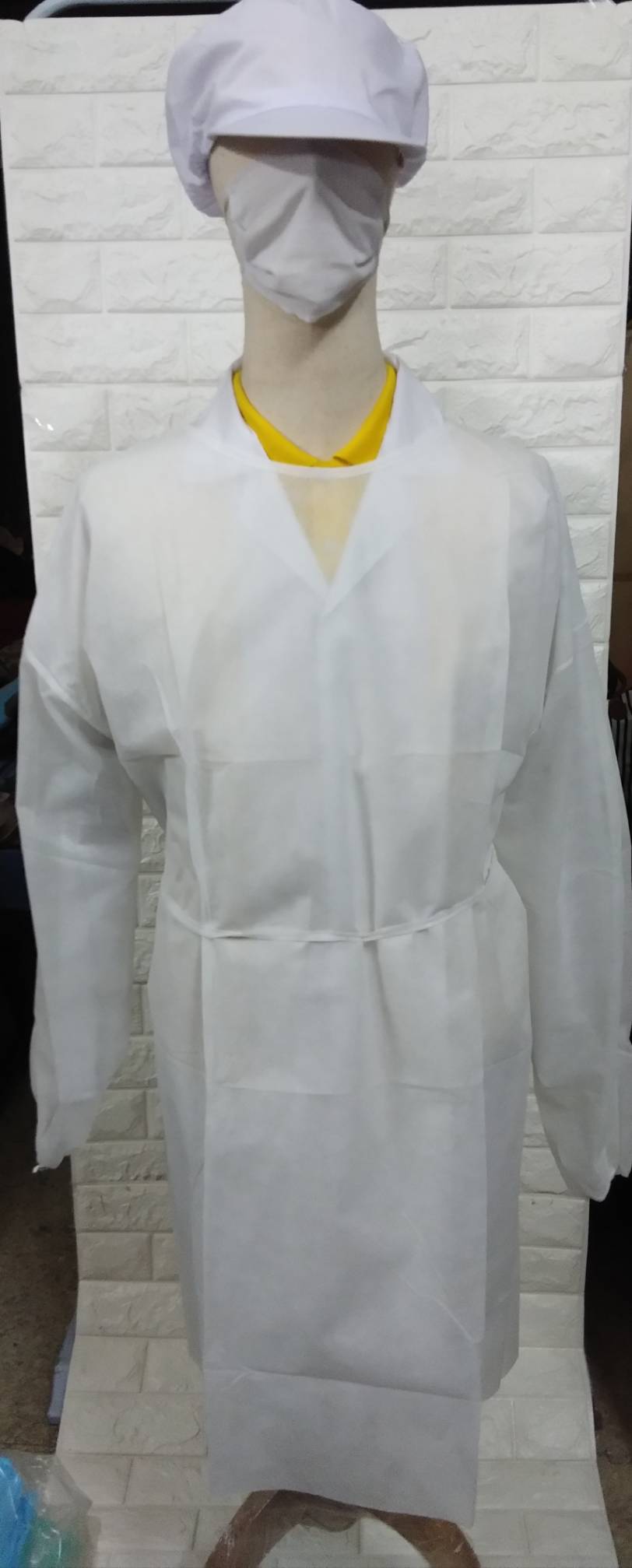 จำนวน 10 ตัว เสื้อคลุมชนิด Isolation Gown (แบบกันน้ำ) ใช้แล้วทิ้ง สำหรับการป้องกันผู้ปฏิบัติงานชนิดใช้ครั้งเดียวทิ้ง เพื่อลดการปนเปื้อน จากขณะปฏิบัติงาน