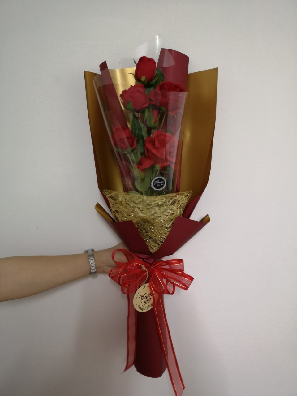 ช่อดอกกุหลาบแดง ทรงสูง (ดอกไม้ประดิษฐ์)