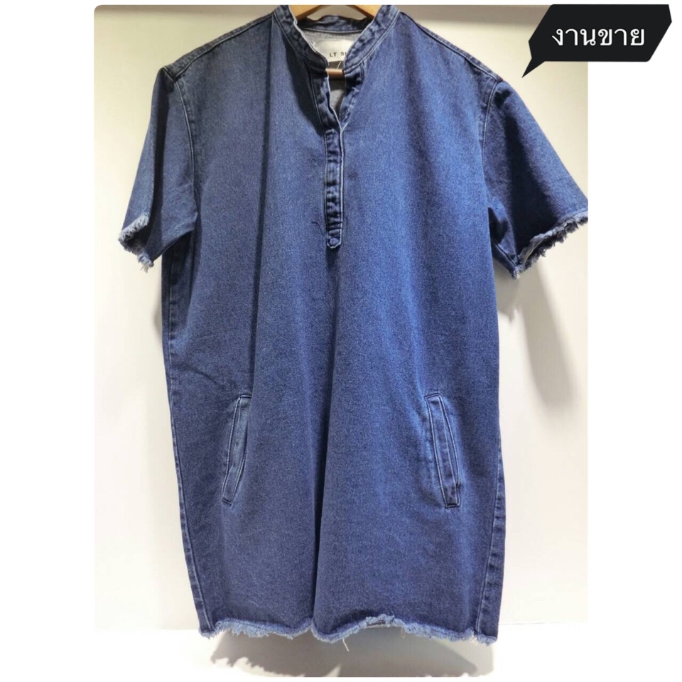Nanda Denim Dress เดรสผ้ายีนต์เนื้อขึ้นรูป ทรงoversize ตอนนี้เกาหลีกำลังฮิตมากๆค่ะทรงนี้ ใส่สวย-สบาย-ง่ายตัวเดียวอยู่