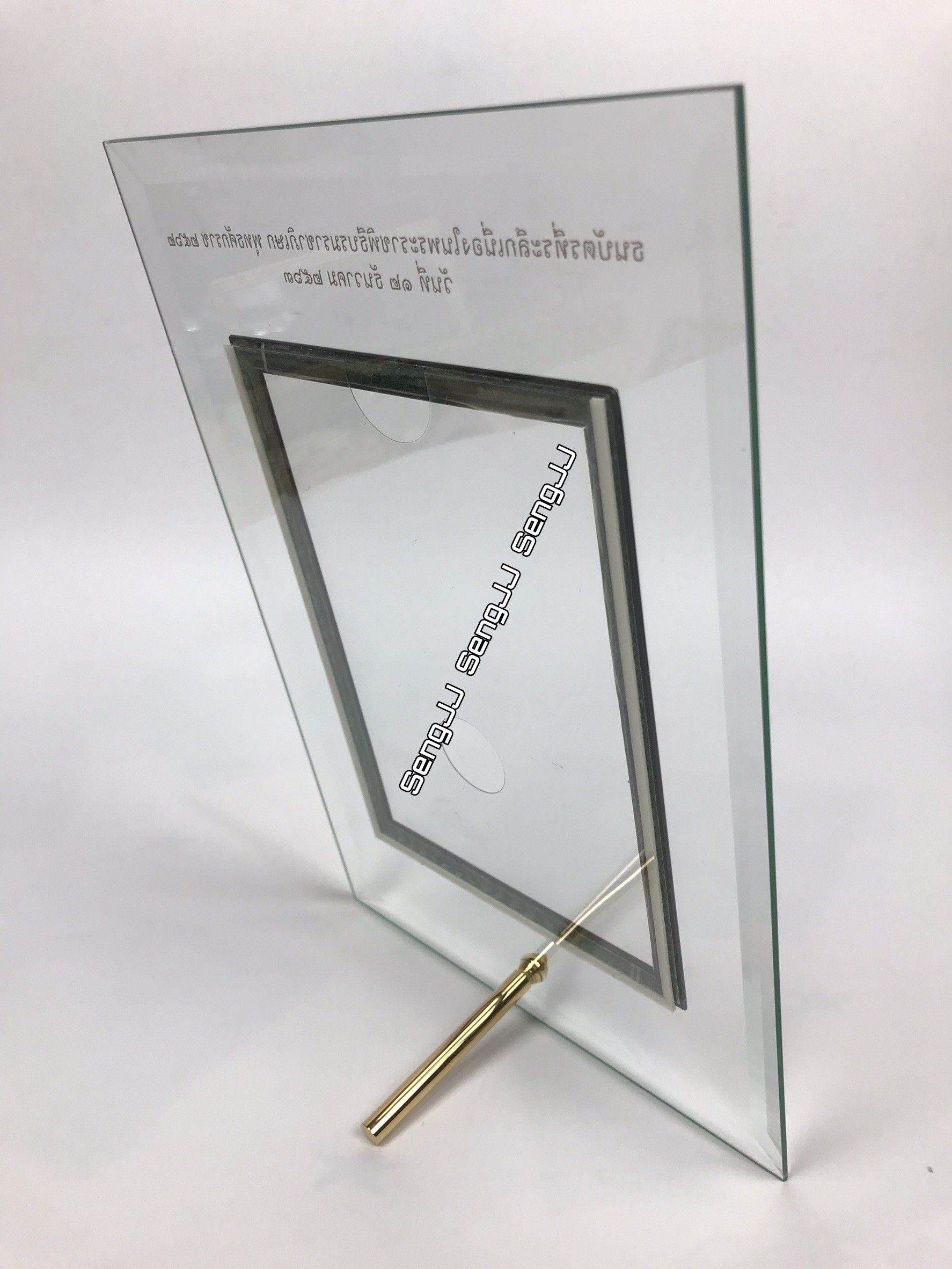 กรอบกระจกใส่แบงค์ (กรอบอย่างเดียวไม่มีแบงค์) ธนบัตร 1,000 บาท ที่ระลึกพระราชพิธีบรมราชาภิเษก รัชกาลที่ 10 พ.ศ.2562