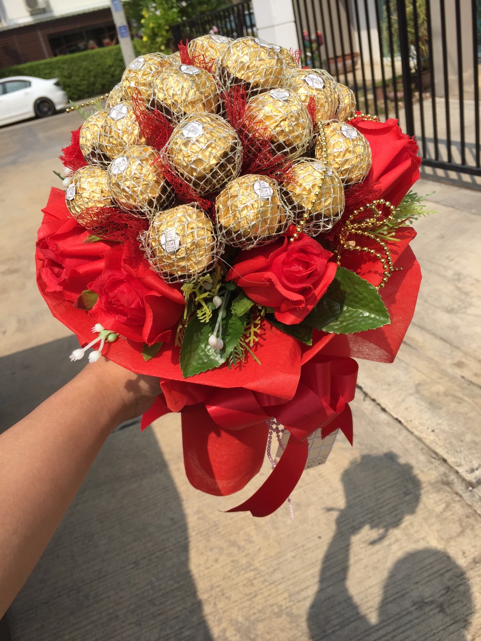 ช่อเฟอเรโร่ (Ferrero Rocher) 20 ลูก ผสมดอกกุหลาบแห้ง