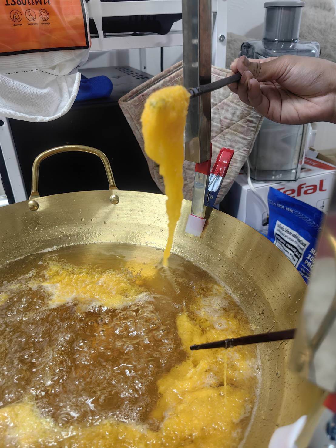 ES27 เครื่องโรยฝอยทองพร้อมกระทะทองเหลือง ไฟ 220V น้ำหนักเบา พกพาสะดวก