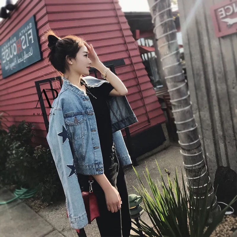 เสื้อ #jacket #แจ็คเก็ตยีนส์ แต่งมุกดาวที่แขน #ดาราเซเลปใส่ กันเยอะมาก งานสวย ใส่ได้ตลอดๆๆ คอเซอๆ