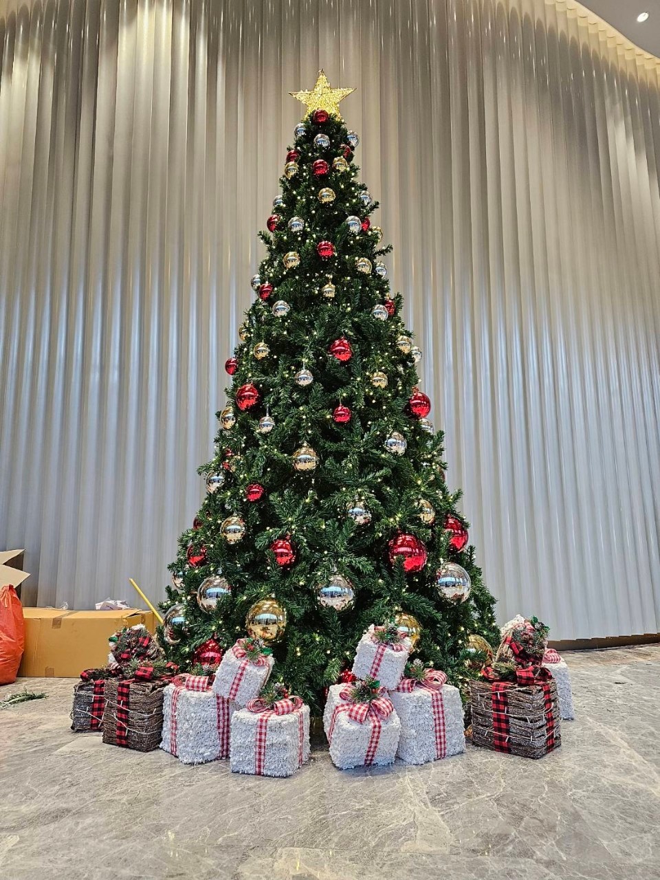 แบบต้นคริสต์มาสให้เช่าตกแต่งสถานที่ในวันคริสต์มาสปีนี้