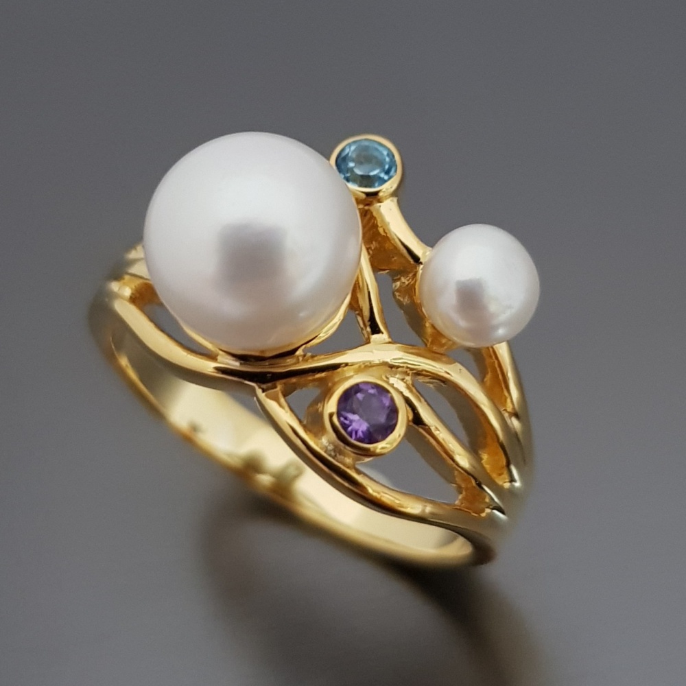 แหวนไข่มุก แหวนมุกนำโชค เสริม อเมทิสต์ และ บลูโทพาซ แหวนเงินแท้ แฟชั่น 925 & 14K Yellow Gold Plated Freshwater Pearl &Swiss Blue Topaz & Brazilian Amethyst Ring