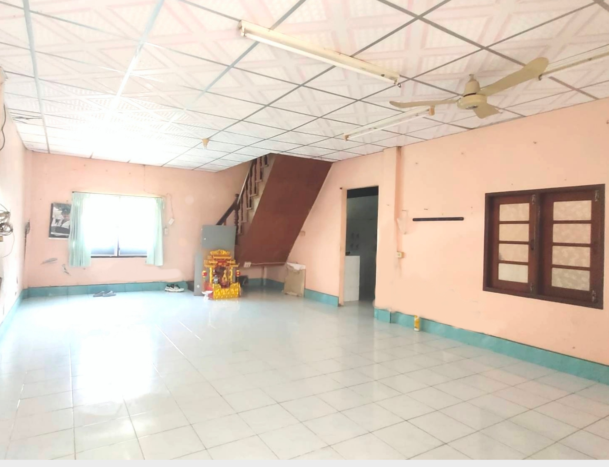 ทาวน์เฮ้าส์ 2 ชั้น มหาชัย ถ.เดิมบาง สถานีรถไฟคลองจาก ถ.พระราม 2 เมืองสมุทรสาคร ขายถูก 19.8 ตร.ว. ทำเลใจกลางเมืองมหาชัย