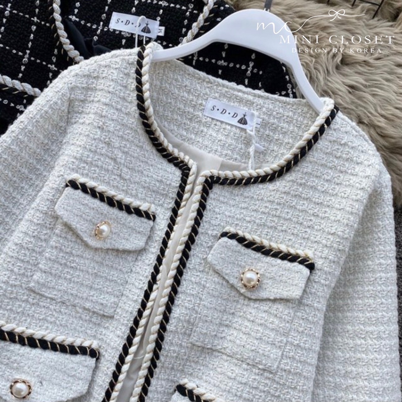 เสื้อคลุมผ้าทวีต สวยหรูดูดี มีให้เลือก 2 สีค่ะ