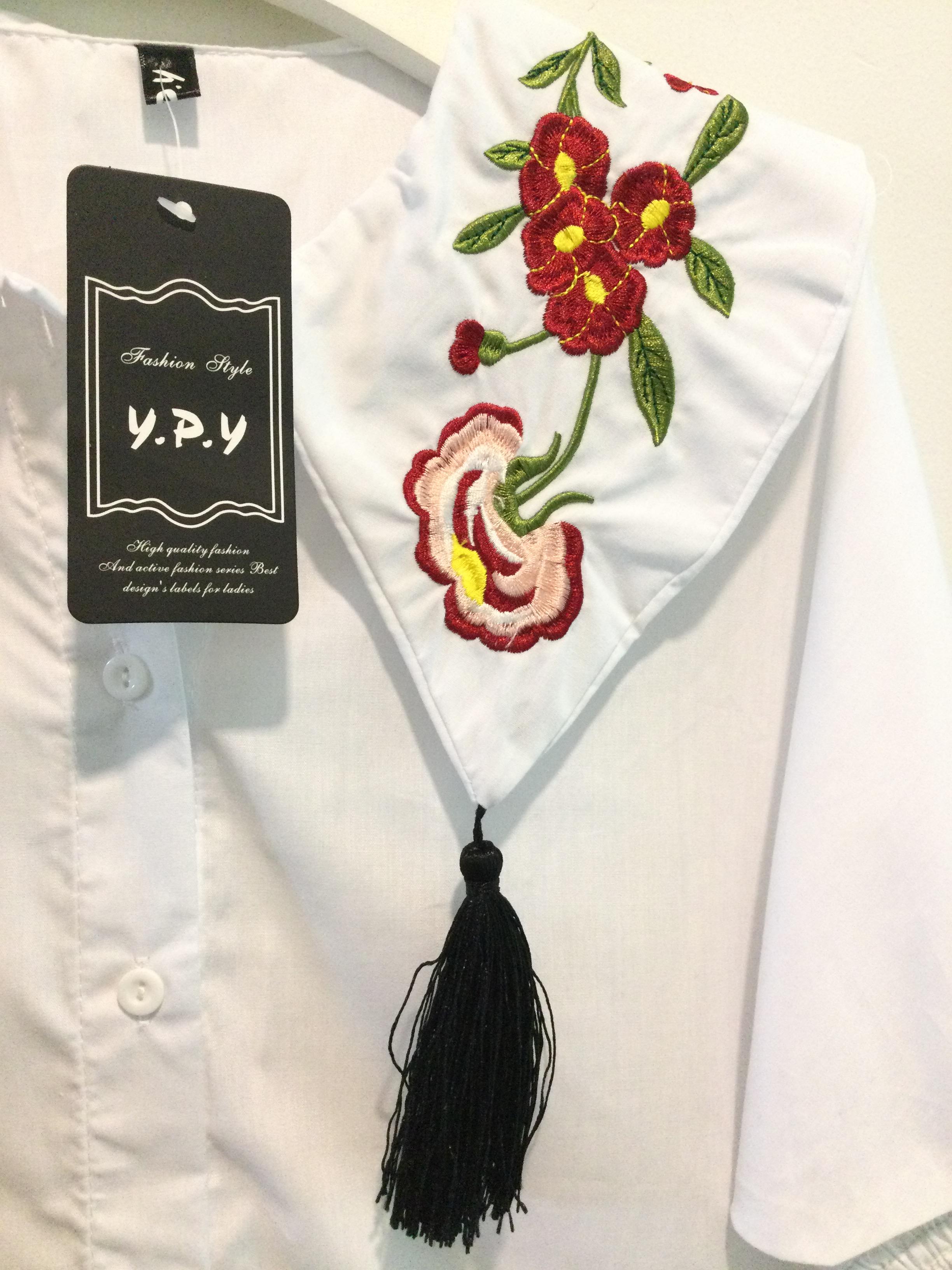 เสื้อเชิ้ตสีขาวแขนตุ๊กตางานป้าย ypy