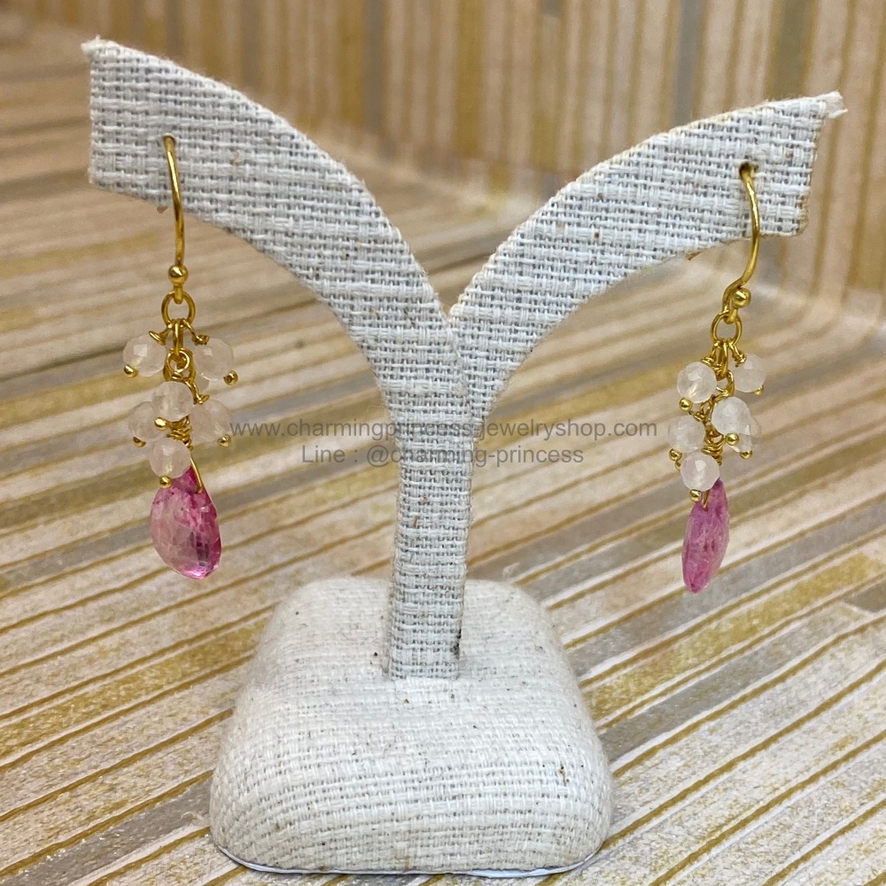ต่างหูหินสีชมพู สตรอเบอรี่ ควอตซ์ และ โรสควอตซ์ Strawberry Quartz and Rose Quartz Earrings
