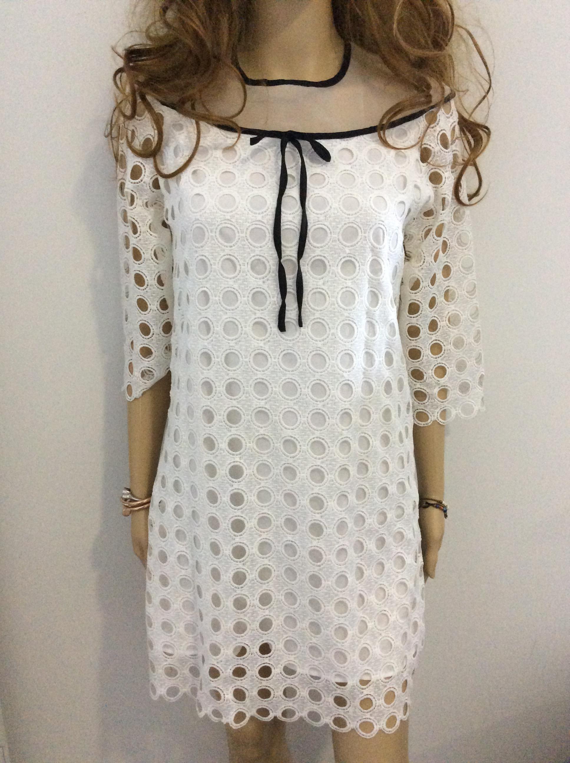 ชุดเดรสเกาหลี ผ้าลูกไม้ฉลุลาย