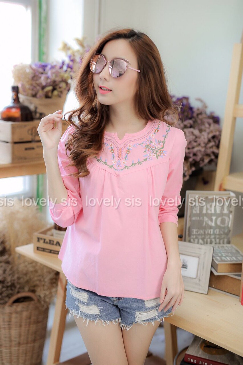 เสื้อแขนยาวแต่งลายปัก น่ารักสไตล์คุณหนู ดูดี ใส่ match กับอะไรก้อสวย งานจริงน่ารักมากค่า