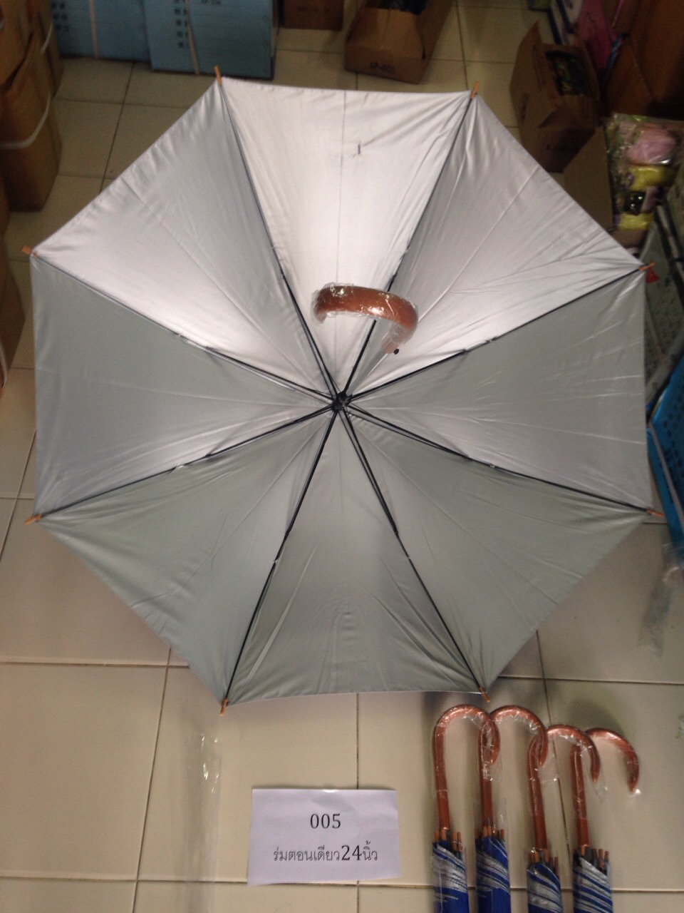 ร่มตอนเดียว24นิ้วด้ามพลาสติกลายไม้ เลือกสีได้ รหัส 005