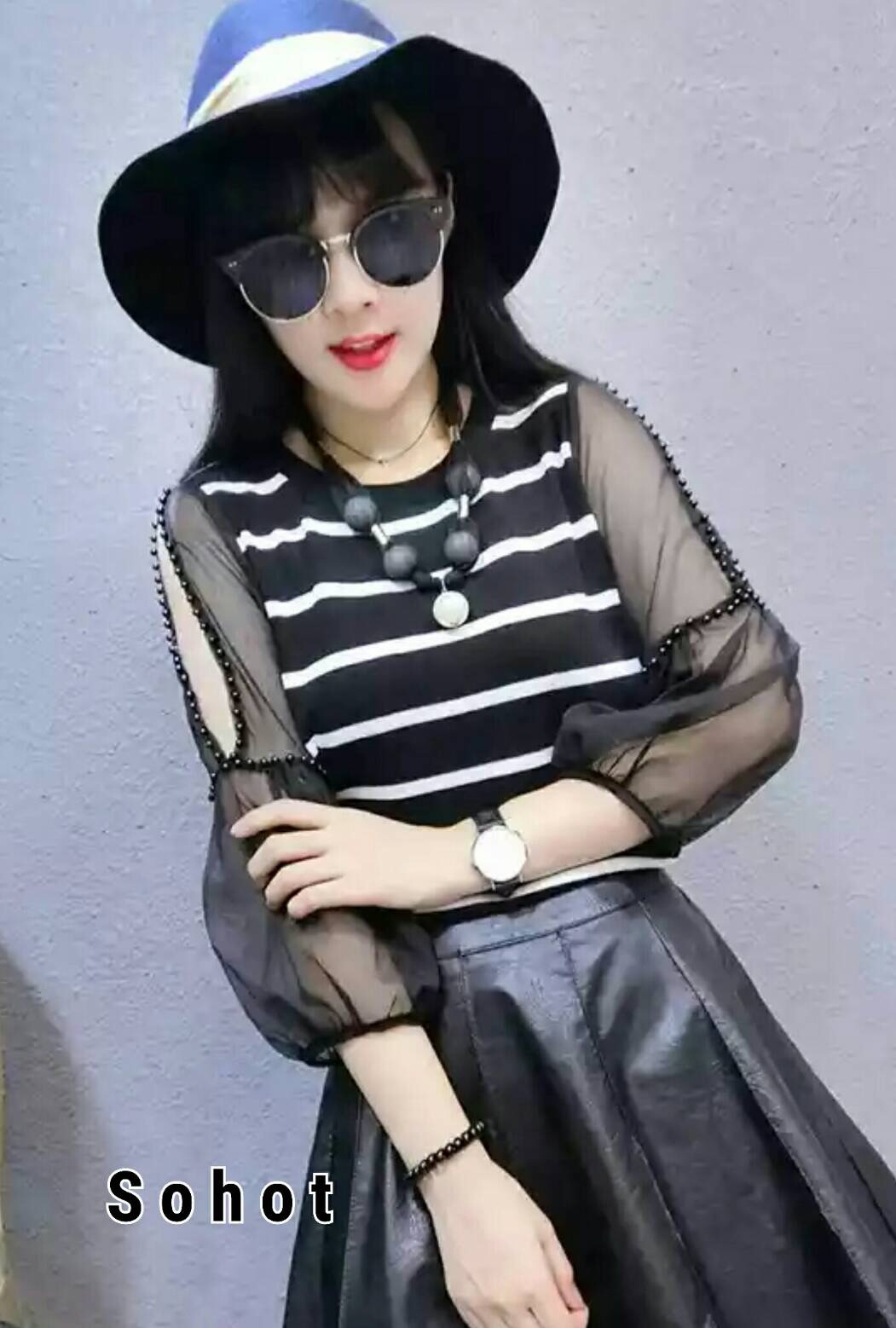 เสื้อไหมพรมงานสไตล์ Korea เนื้อผ้าบางไม่หนา แขนใช้ผ้าซีทรูประดับมุกสีดำ ใส่สบายงานสวยน่าใส่มากๆ ค่ะ