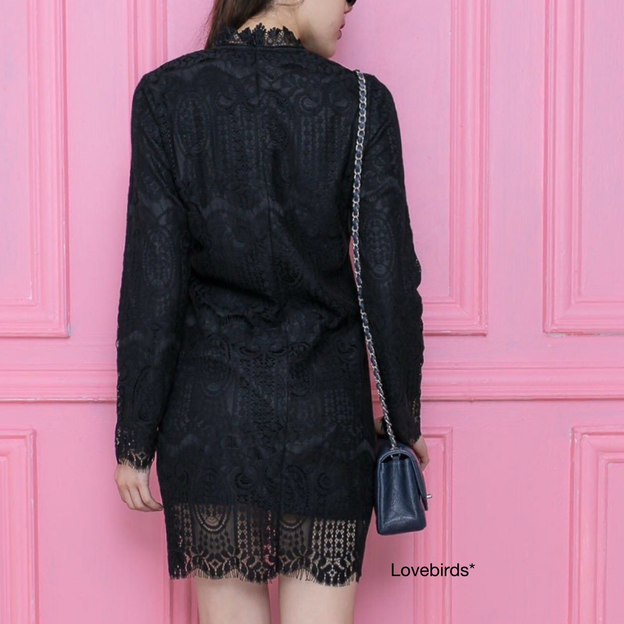 เดรสลูกไม้แต่งขอบที่คอและปลายชายเดรส ลายลูกไม้สวยมากๆ ผ้าดีตรงคอจะทำแบบสูงเล็กน้อยน่ารัก ตรงปลายก็ทำเป็นหยัก ด้านหลังใส่ซิป มีซับในทั้งตัว น่ารักมากๆค่า