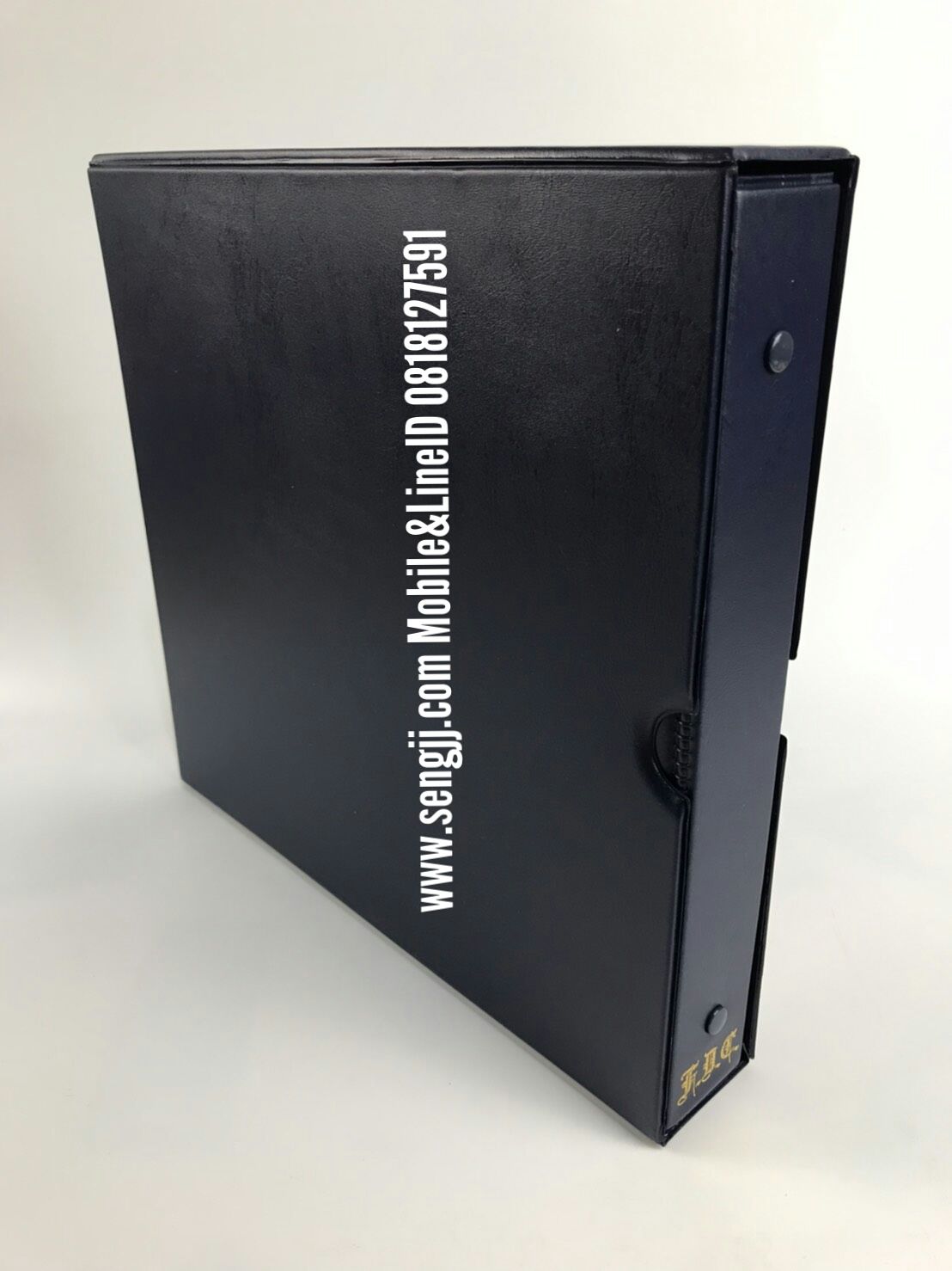 อัลบั้มสะสมซองวันแรกจำหน่าย (ซองยาว) ทำจากเซลลูลอยด์อย่างดี สำหรับนักสะสม