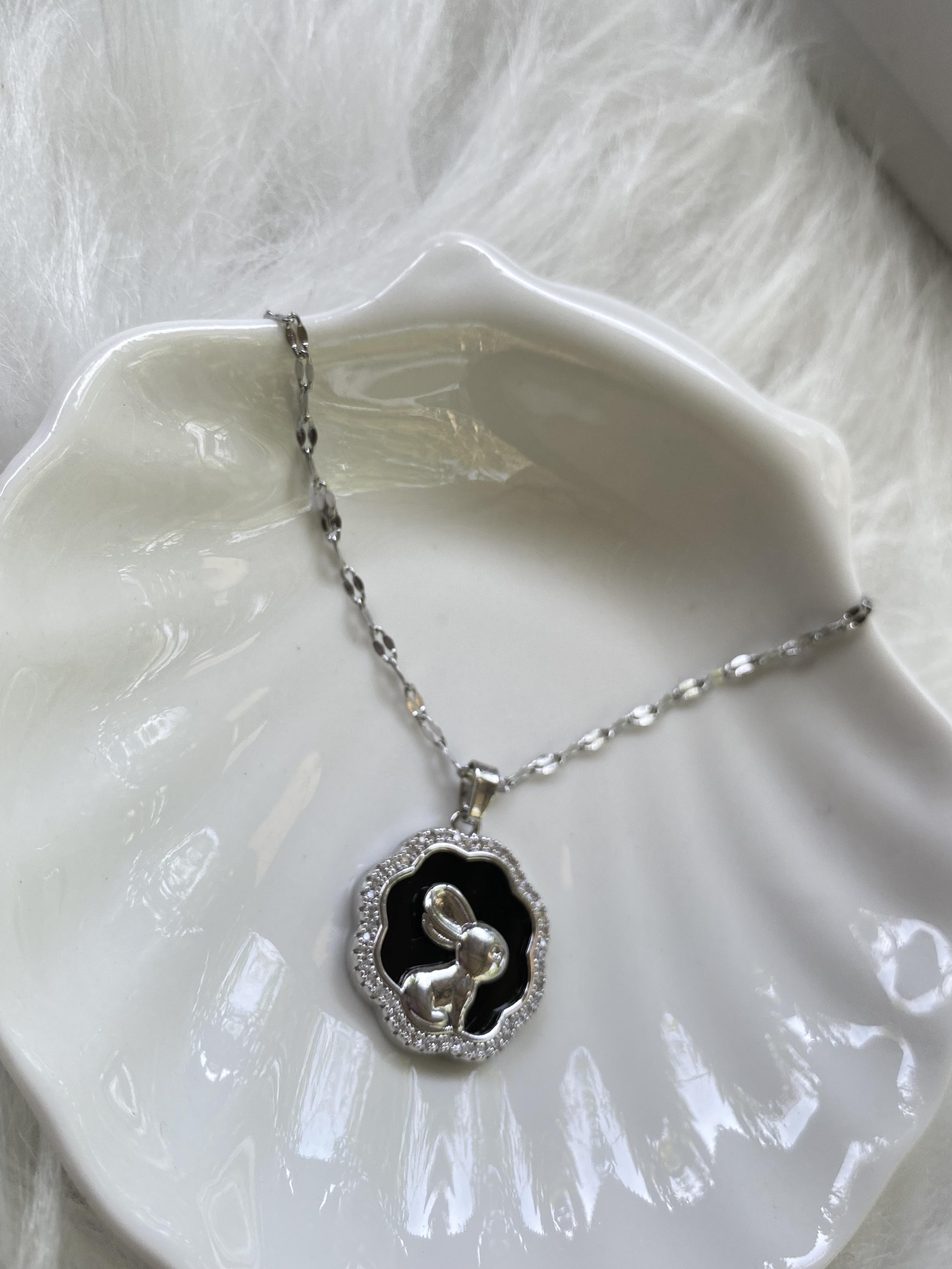 “เช็คสินค้าทัก line ก่อนโอนนะคะ”Black Moon