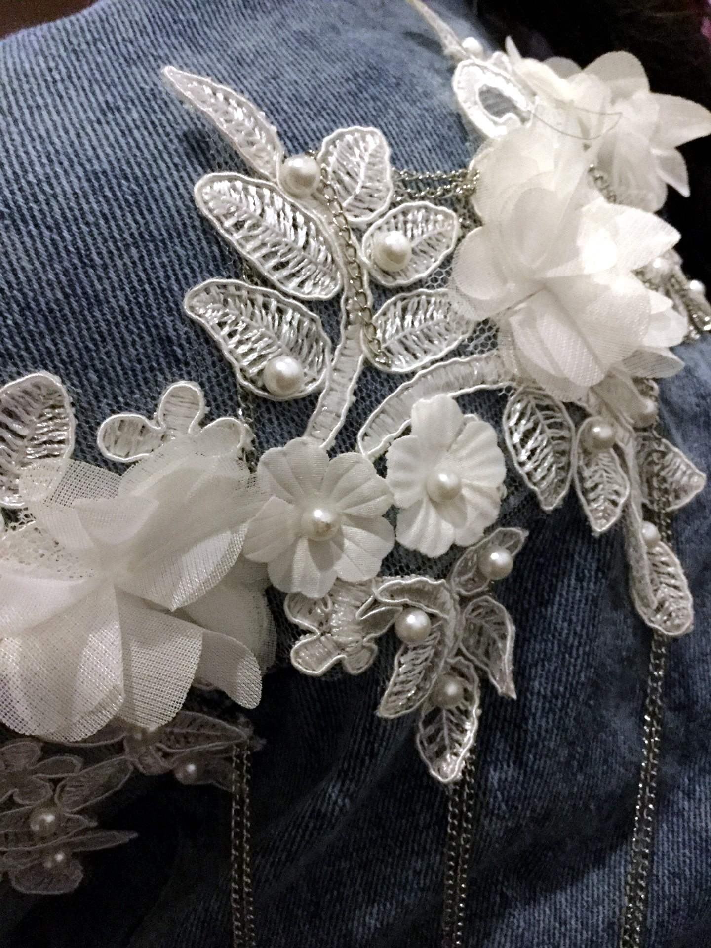 เสื้อยีนส์แจ็คเก็ตยีนส์ปักลูกไม้ประดับมุก สไตล์สาวเกาหลี น่ารักมากกก