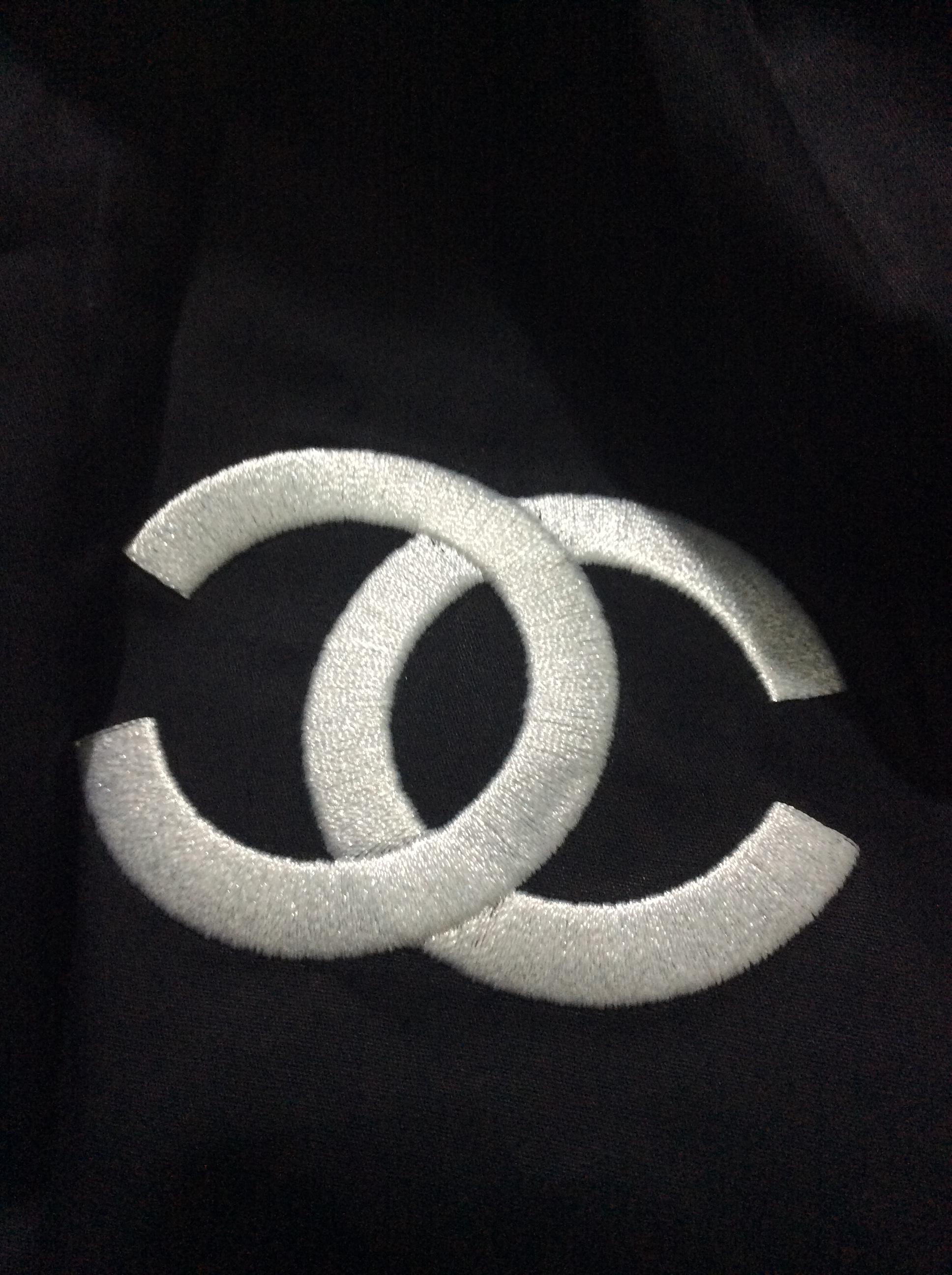 เสื้อเชิ้ตแขนยาว ปักสัญลักษณ์Chanel งานป้ายแบรนด์ตามรูป