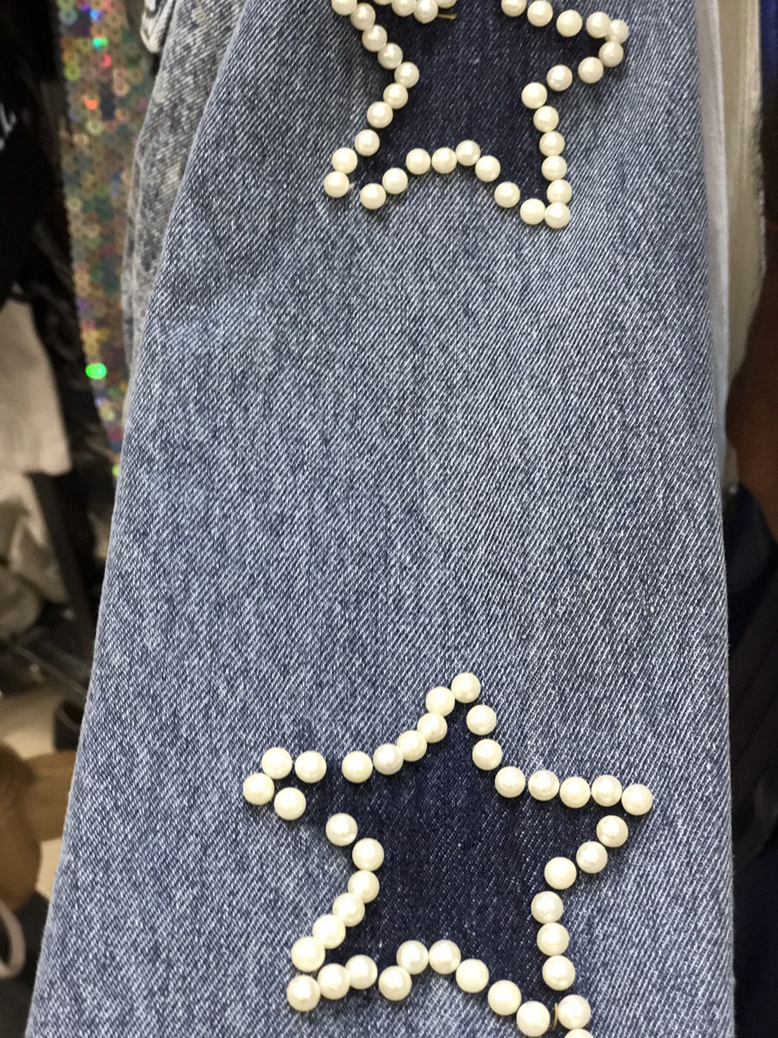 เสื้อ #jacket #แจ็คเก็ตยีนส์ แต่งมุกดาวที่แขน #ดาราเซเลปใส่ กันเยอะมาก งานสวย ใส่ได้ตลอดๆๆ คอเซอๆ