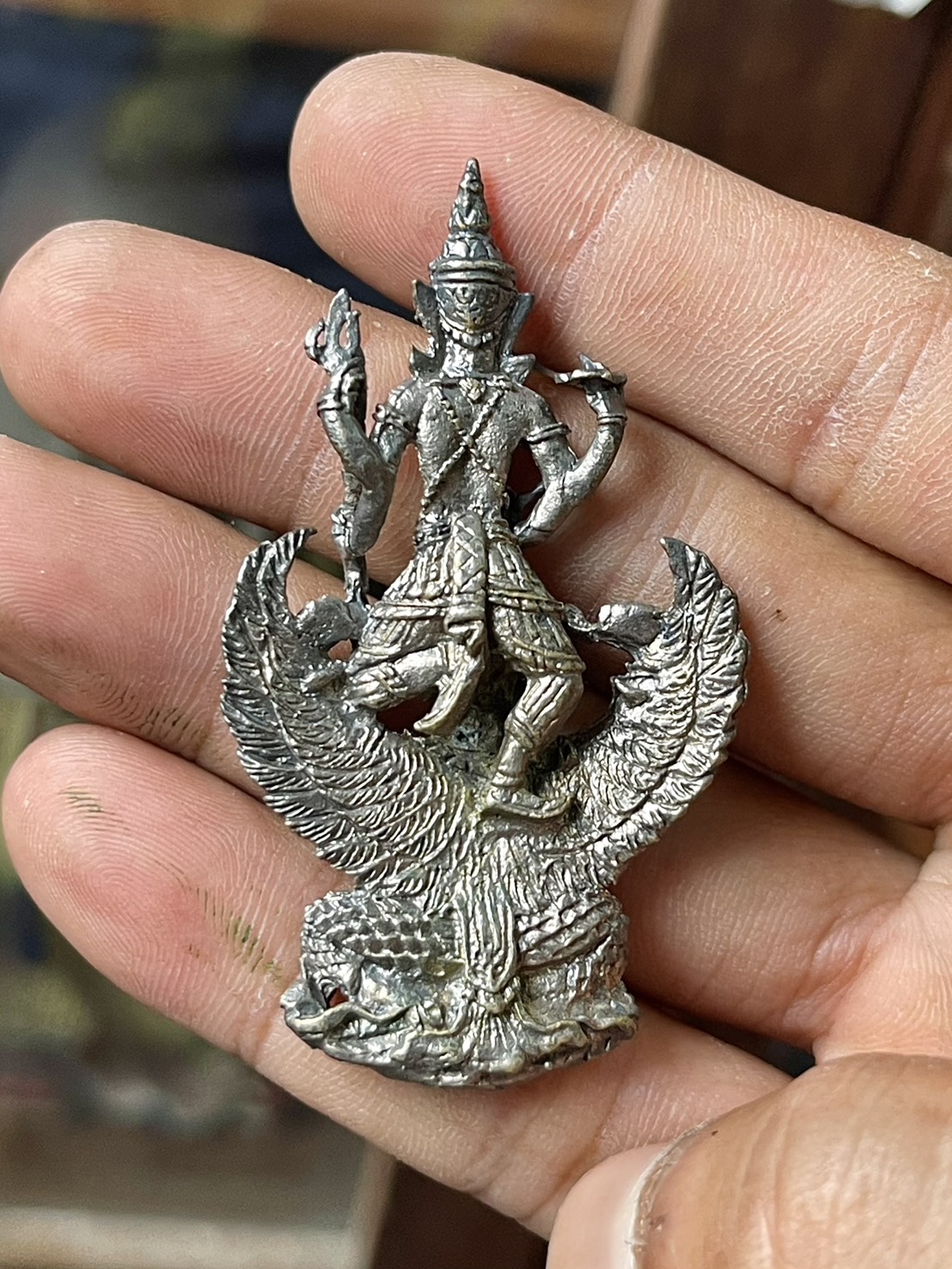 พระนารายณ์ทรงครุฑ ปราบไตรจักร หลวงปู่ผาด วัดไร่ จังหวัดอ่างทอง