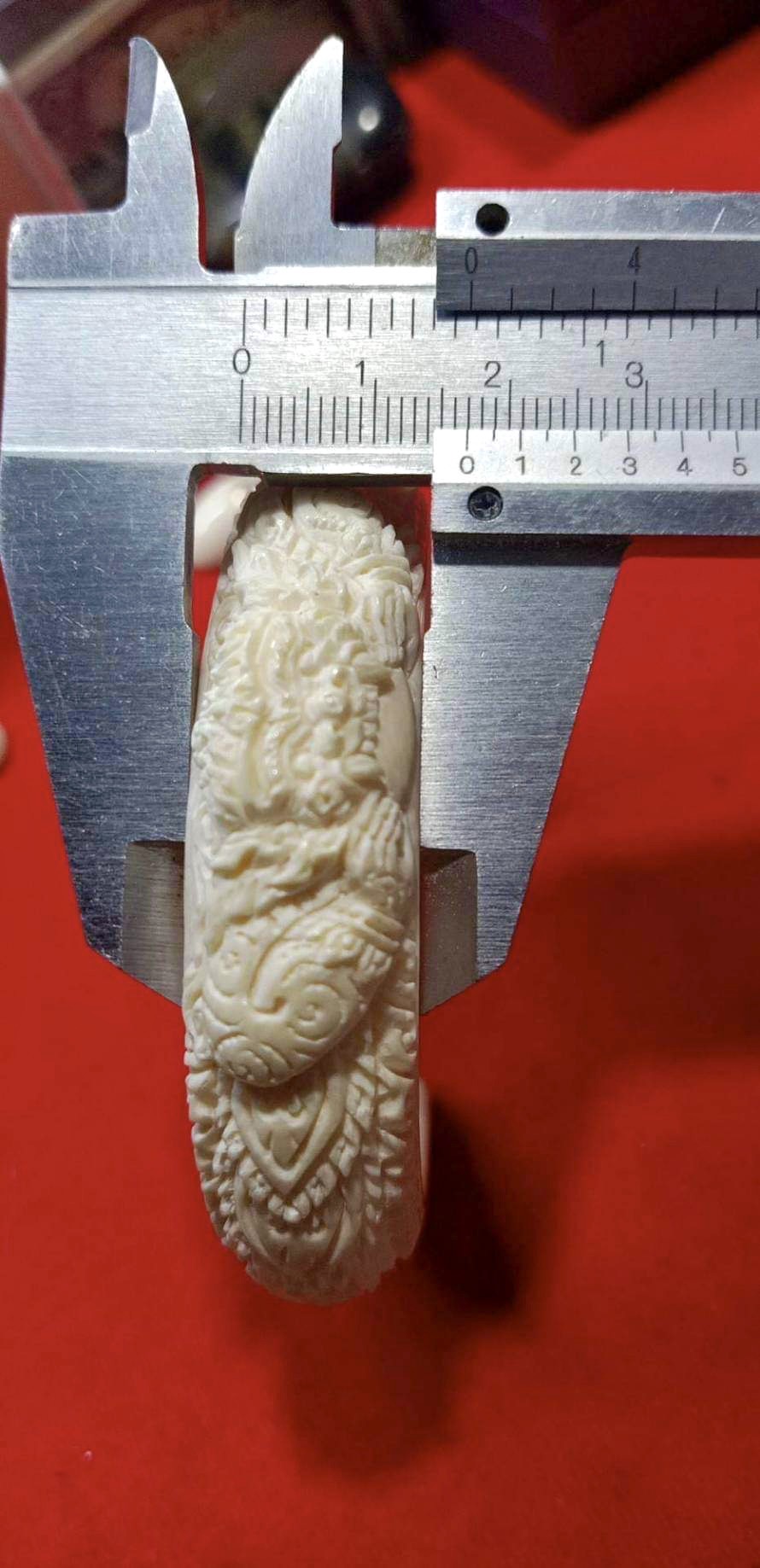 กำไลงาช้างแกะสลักราหูอมจันทร์ กำไลข้อมือแกะสลัก กำไลงา