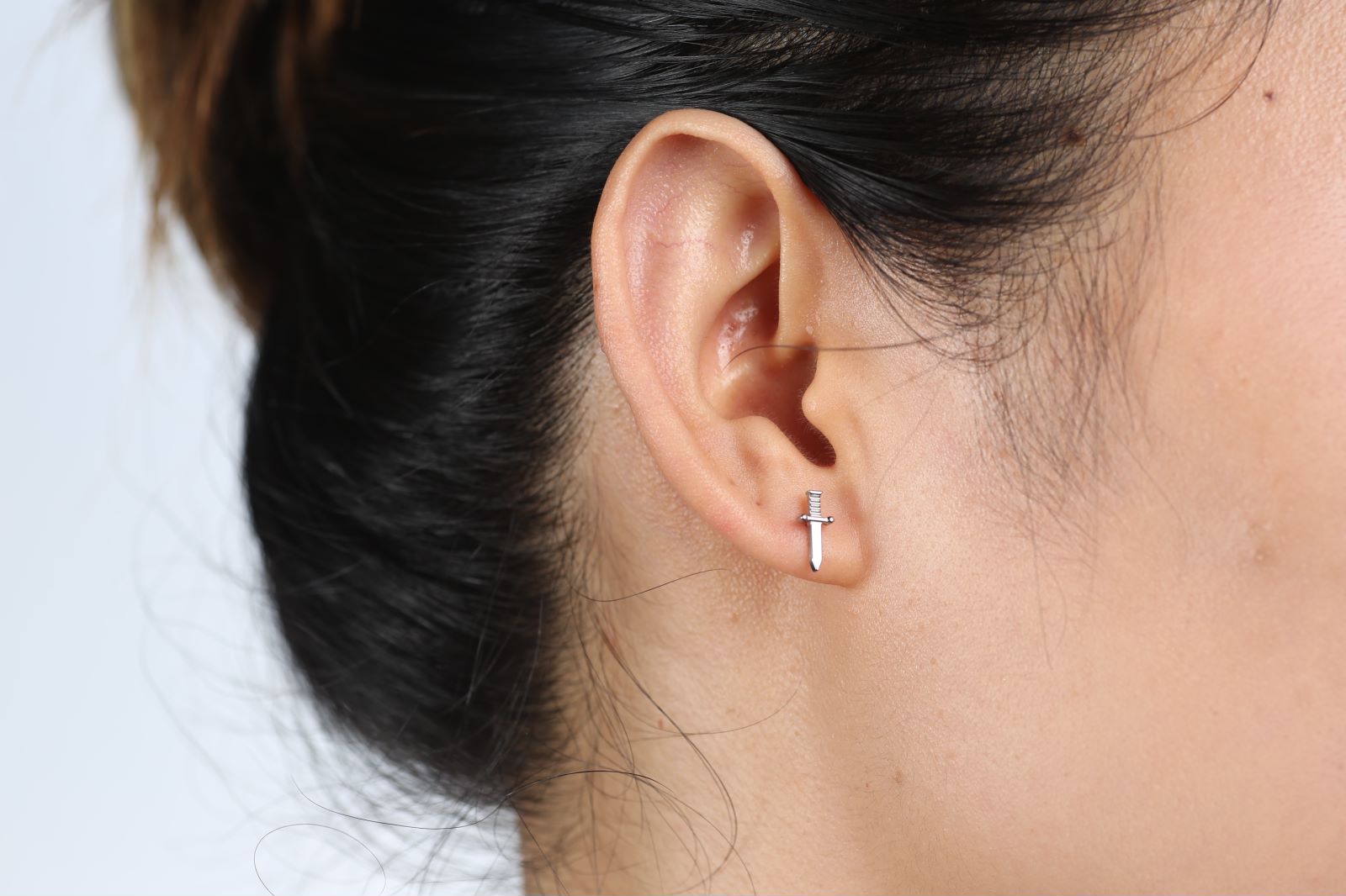 “เช็คสินค้าทัก line ก่อนโอนนะคะ”ไทเทเนี่ยม 100% ต่างหูสำหรับผิวแพ้ง่าย Sword จิวแป้นแบนขันน็อต ขนาดก้านปกติ ราคา/ข้าง ETC118