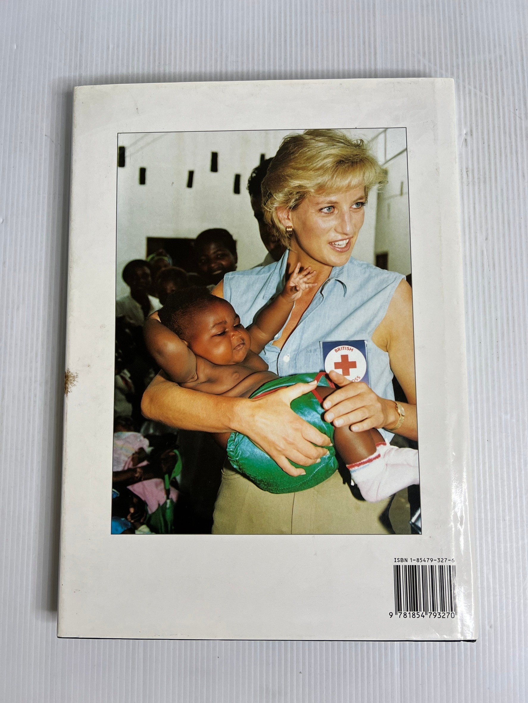 Diana Princess of Wales: a Tribute in Photographs Michael O'Mara 15 Sept. 1997 90-99% Hardcover