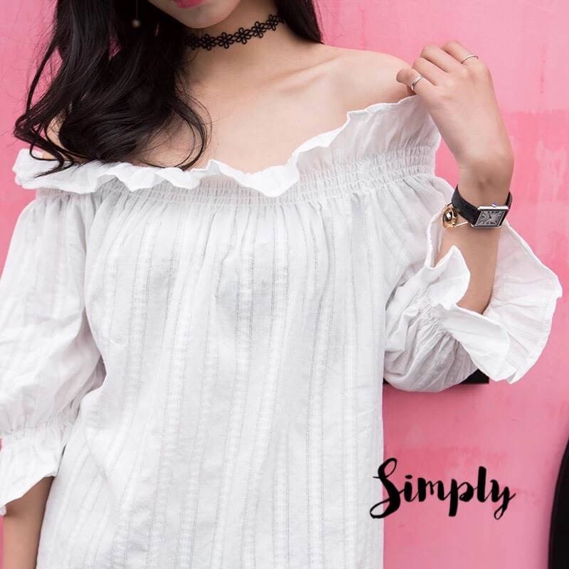 เสื้อปาดไหล่ แขนจั้ม แต่งลอนระบายน่ารักๆที่อกและแขน เนื้อผ้าดีมากกก แมตซ์กับอะไรก็น่ารัก งานสวย ใส่ออกมาน่ารักตามแบบเป๊ะเลยค่า