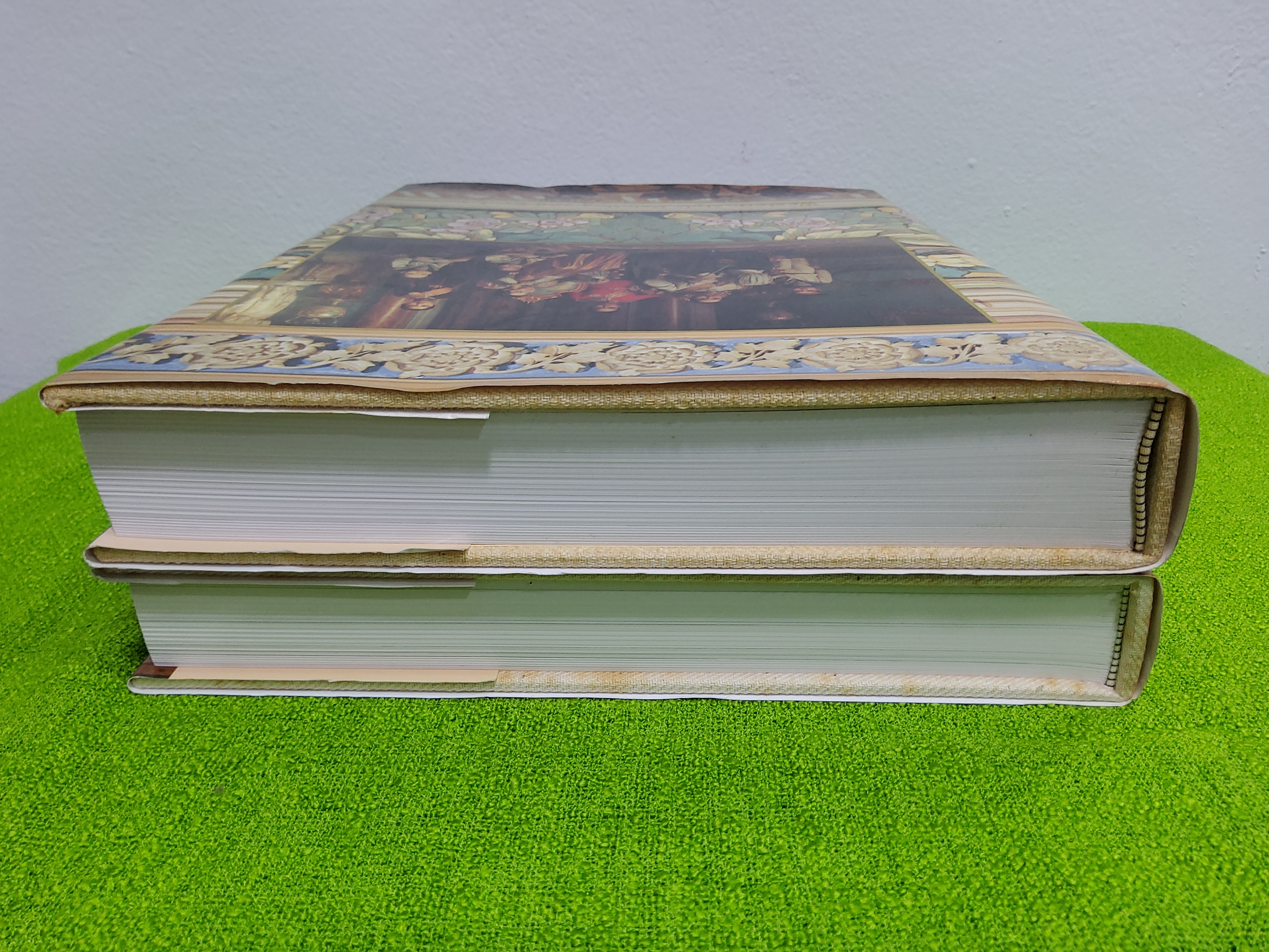 Boxset หนังสือจิตรกรรมและประติมากรรมแบบตะวันตกในราชสำนัก เล่ม 1 / เล่ม 2 2535 ดีมาก ปกแข็งหุ้มผ้า