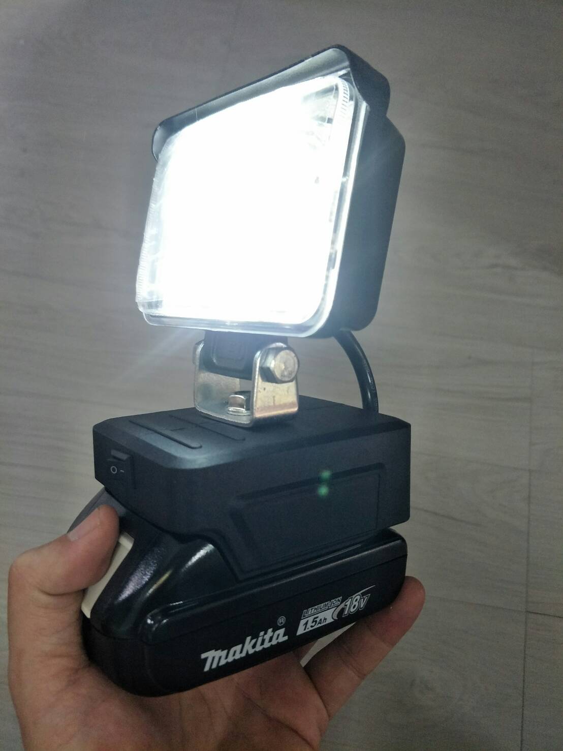 OT146 ไฟฉาย***ไม่รวมแบต***สำหรับติดแบตสว่าน/บล้อกไฟฟ้าของจีน /Makita 18V รุ่น Super LED 18 หลอดสว่างจ้าาาาา