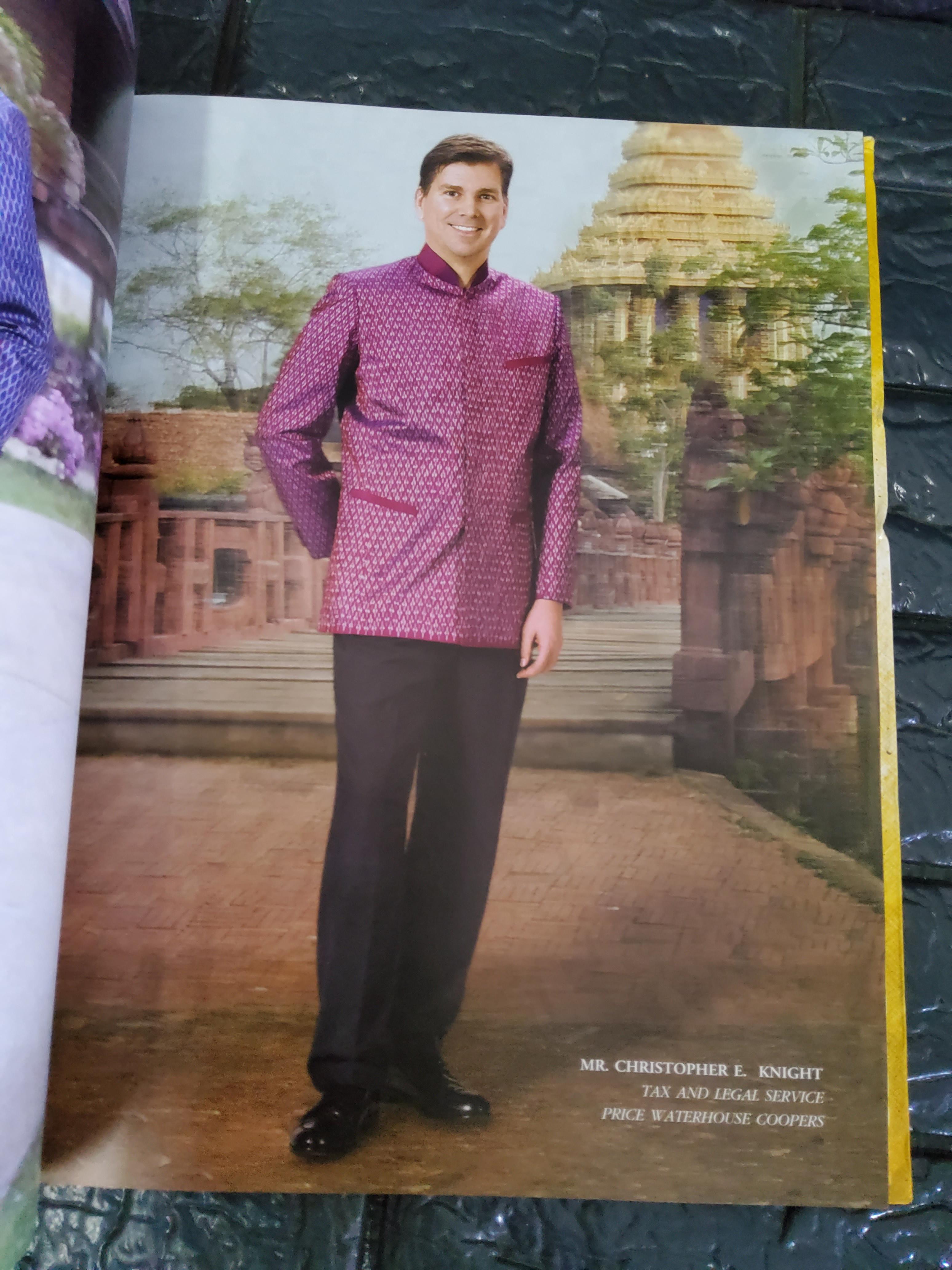 ชุดผ้าไทย เทิดพระเกียรติ 72 พรรษา มหาราชินี ปกแข็ง