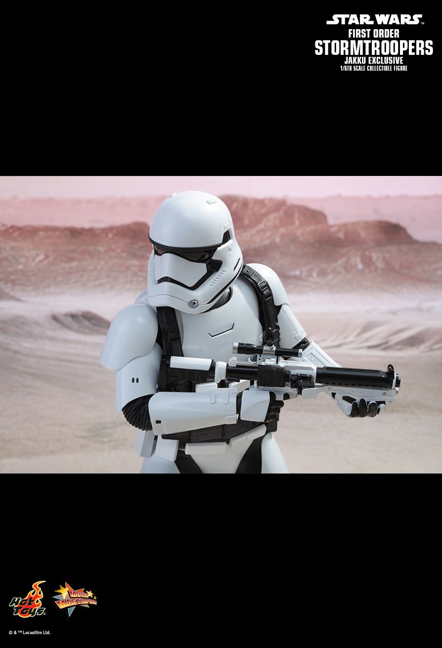 Hot Toys MMS333 STAR WARS: THE FORCE AWAKENS - FIRST ORDER STORMTROOPER (JAKKU EXCLUSIVE)