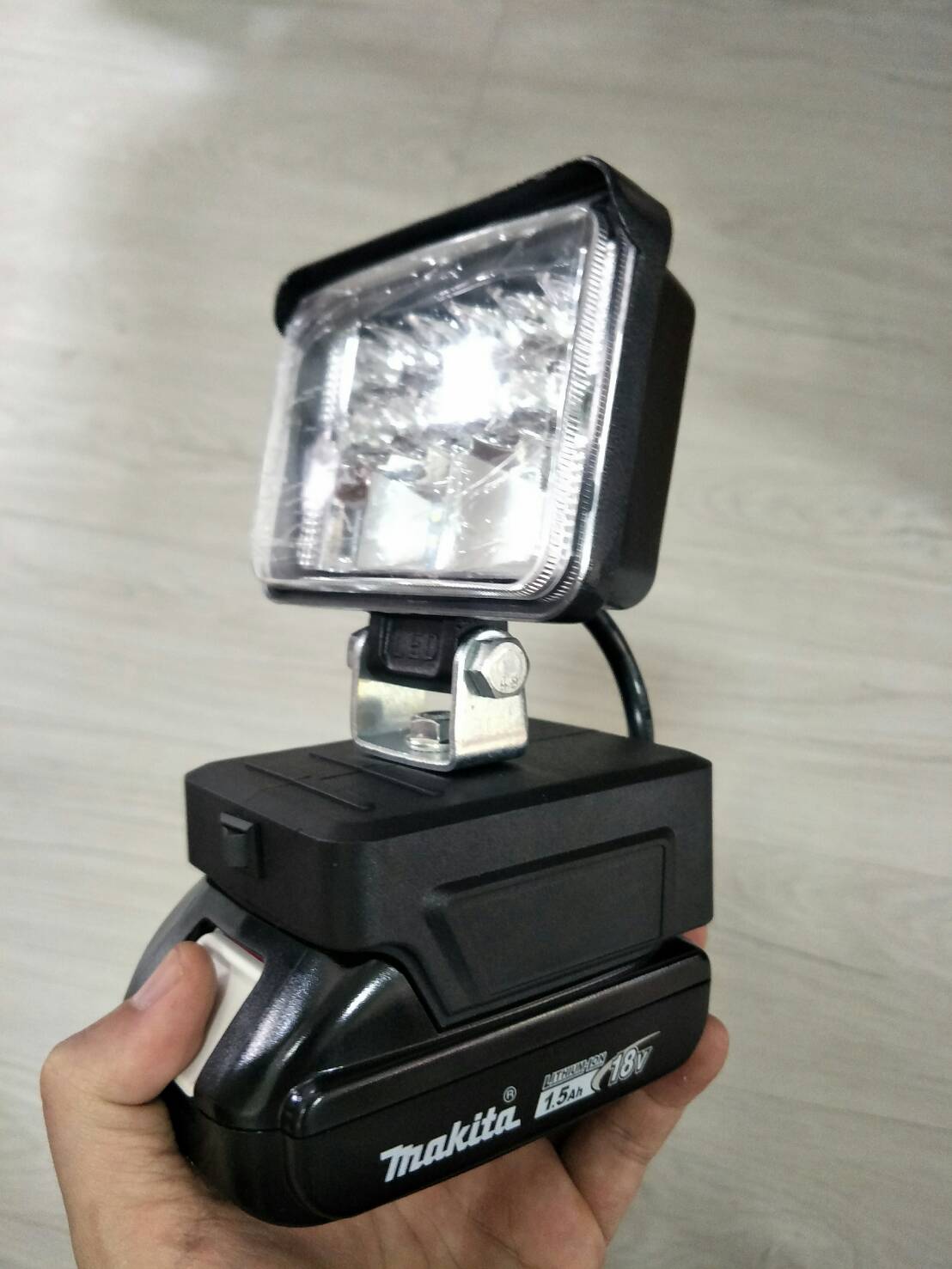 OT146 ไฟฉาย***ไม่รวมแบต***สำหรับติดแบตสว่าน/บล้อกไฟฟ้าของจีน /Makita 18V รุ่น Super LED 18 หลอดสว่างจ้าาาาา