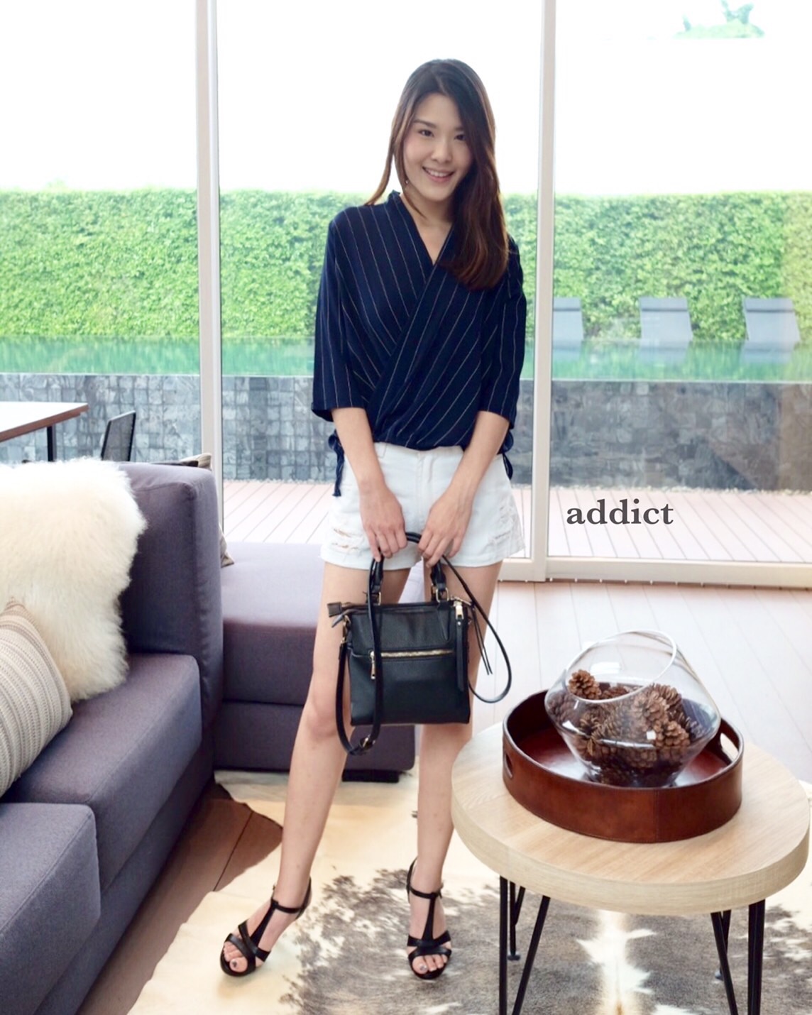 เสื้อคอวีลายทาง ทรงไขว้หน้า หน้าสั้นหลังยาว