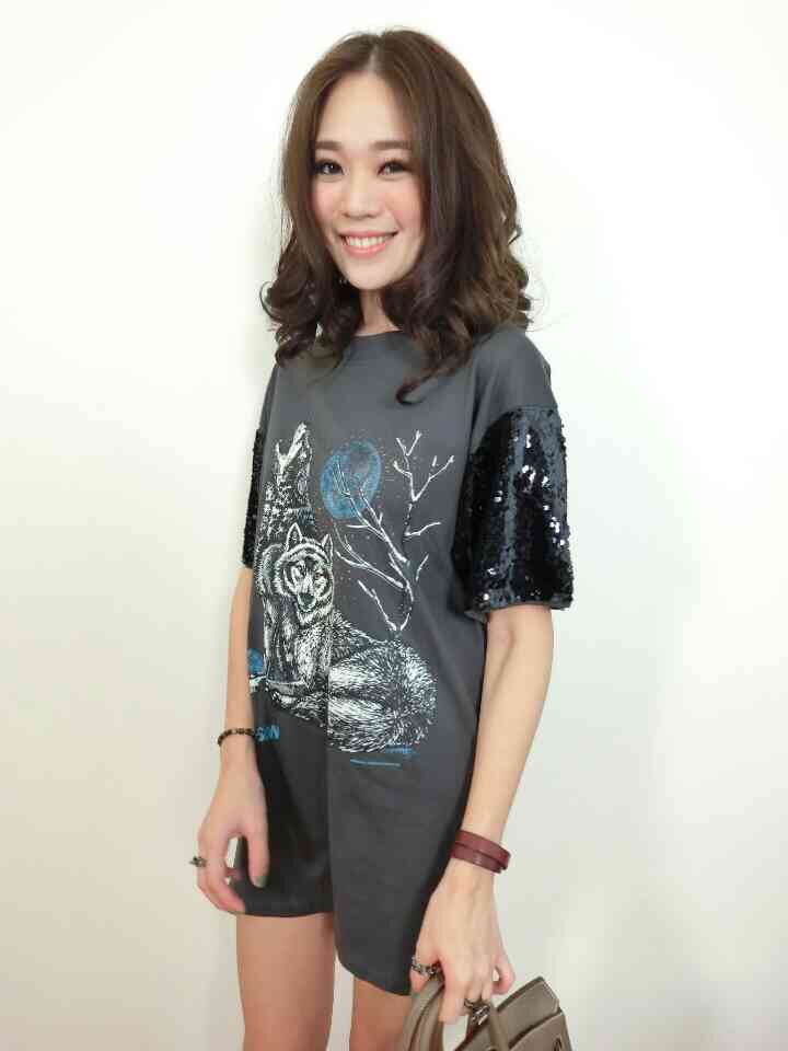 เดรสผ้ายืด/ หรือเสื้อตัวยาว สกีนลาย แขนปักเลื่อมวิ้งค่ะ