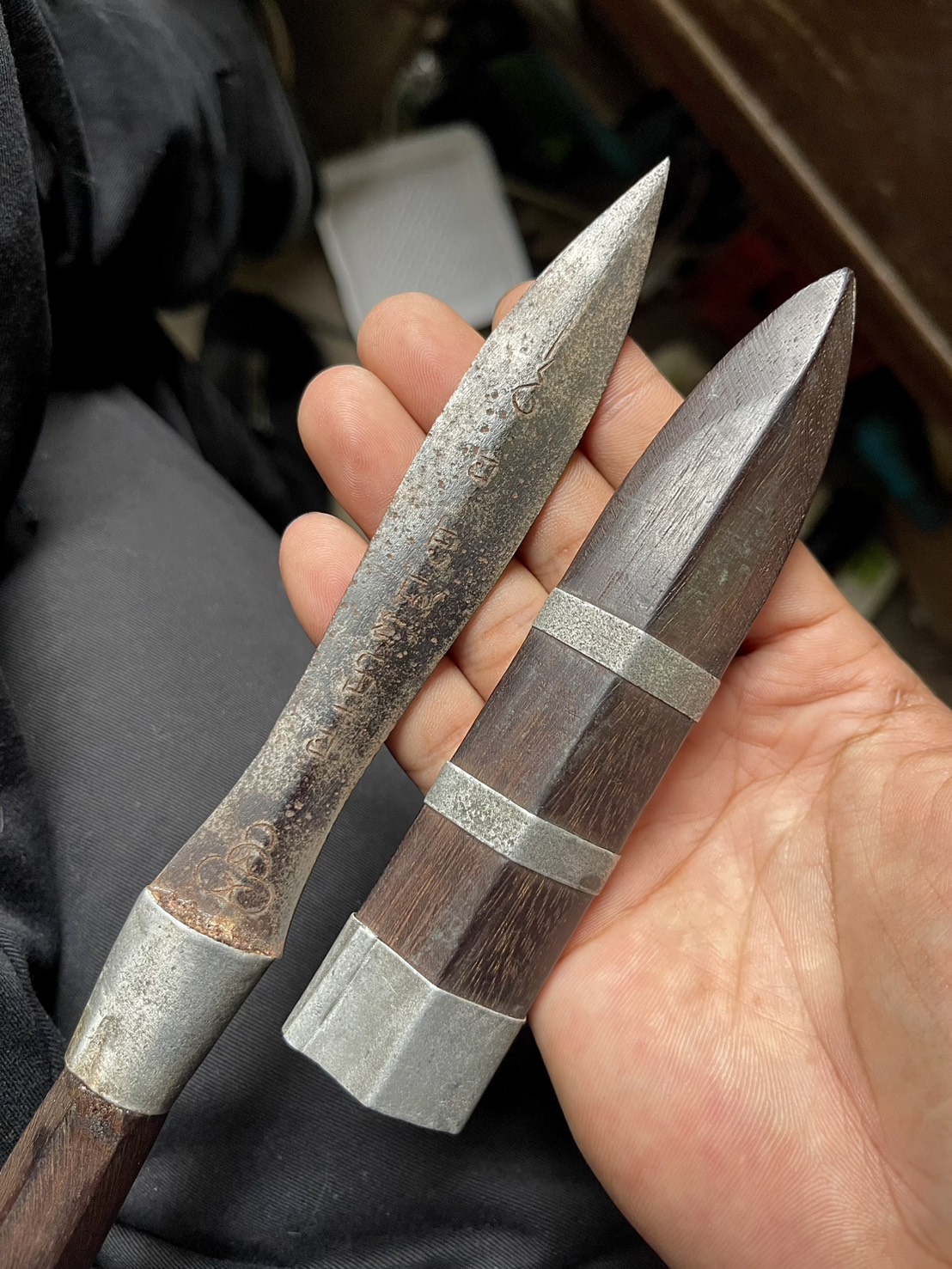 มีดหมอหลวงพ่อรุ่ง วัดหนองสีนวล นครสวรรค์ ไม้พญางิ้วดำ ยุคต้น