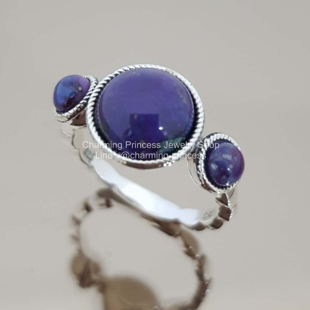 แหวนเทอร์ควอยซ์สีม่วง แหวนหินนําโชค เงินแท้ 925 พลอยขนาด กลม 9 มม /1 เม็ด พลอยขนาด กลม 4 มม / 2 เม็ด พลอย 3 เม็ด หมายถึง อดีต ปัจจุบัน และอนาคต 925 Triology, Trinity , Three Stone Purple Turquoise Ring