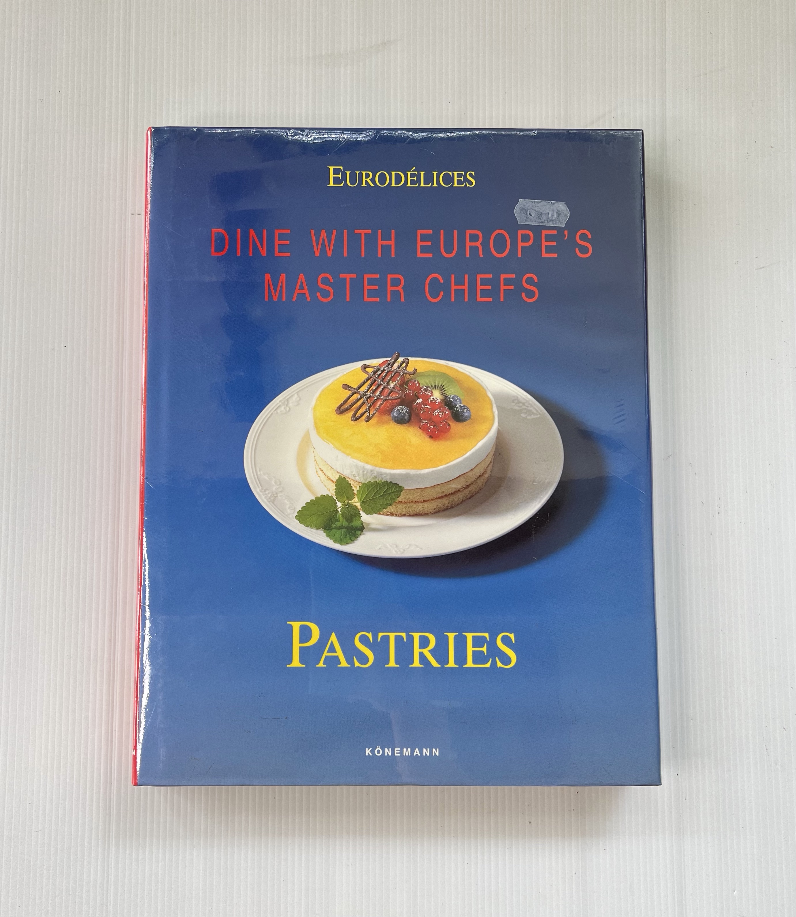 Dine With Europe’s Master Chefs Pastries Fabien Bellahsen , Daniel Rouche December 4, 1998 100% Hardcover