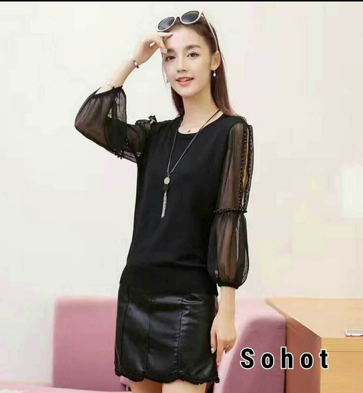 เสื้อไหมพรมงานสไตล์ Korea เนื้อผ้าบางไม่หนา แขนใช้ผ้าซีทรูประดับมุกสีดำ ใส่สบายงานสวยน่าใส่มากๆ ค่ะ