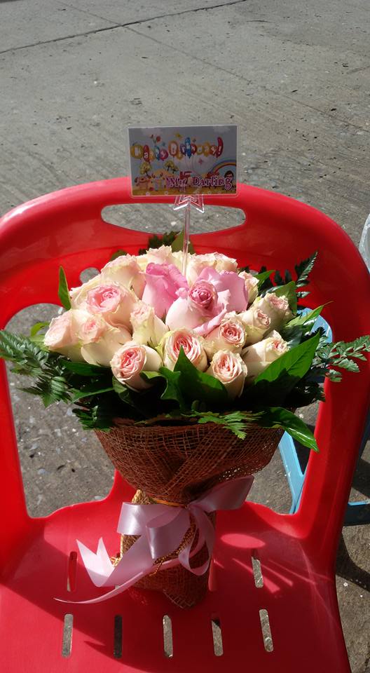 ช่อดอกกุหลาบสีชมพู ดอกไม้สด