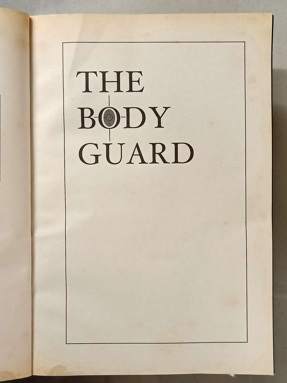 หนังสือมือสอง 009 บอดี้การ์ดปฏิบัติการป้องกันมือลอบสังหาร ความหนา 187 หน้า หนังสือเล่มนี้ขายแล้วครับ