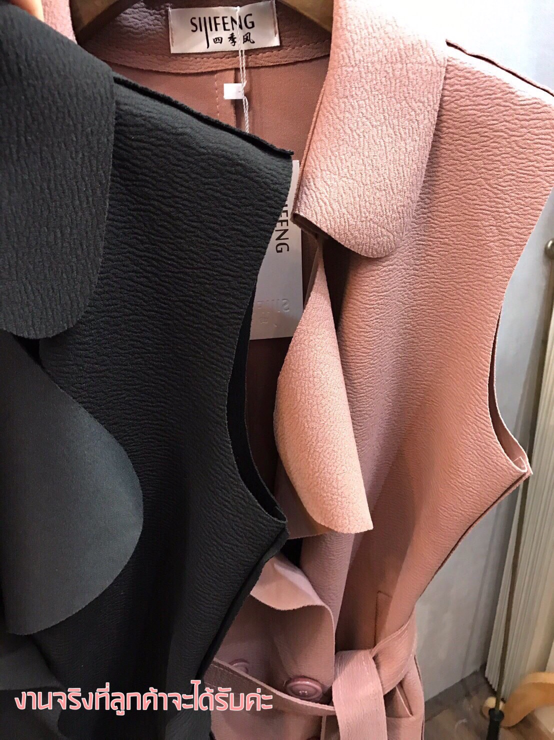 New in... Blazer กระดุม กระเป๋า 2 ข้าง เนื้อผ้าดี สวยมากๆค่ะ มีน้ำหนัก อยู่ทรง พร้อมผ้าคาดเอว ใส่กับเลกกิ้ง หรือใส่ตัวเดียวเป็นเดรสก็ได้นะคะ รับประกันงานสวยสุดๆ เลยคร้า^^