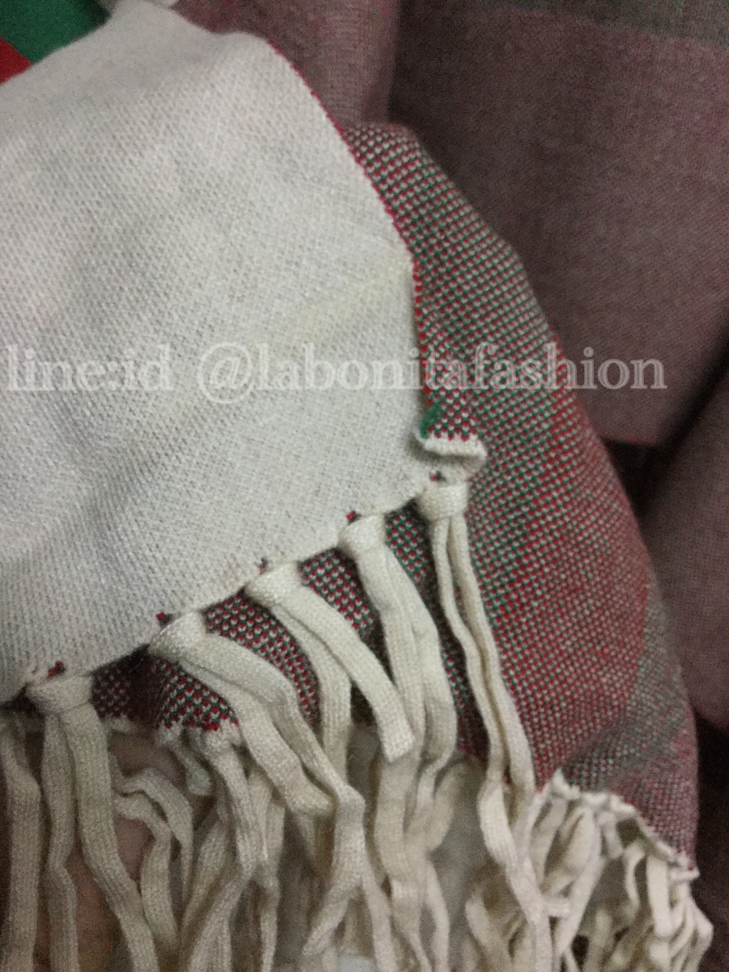 เสื้อคลุมแนวโบฮีเมี่ยนช่วงปลายแขนจั้มเนื้อผ้าถักทอแน่นไม่ย้วยงานคุณภาพเกรดพรีเมี่ยมสามารถใส่เข้าใด้กับทุกชุดงานสวยไม่ซ้ำใครใกล้หน้าหนาวแล้วสั่งไว้เลยจร้า